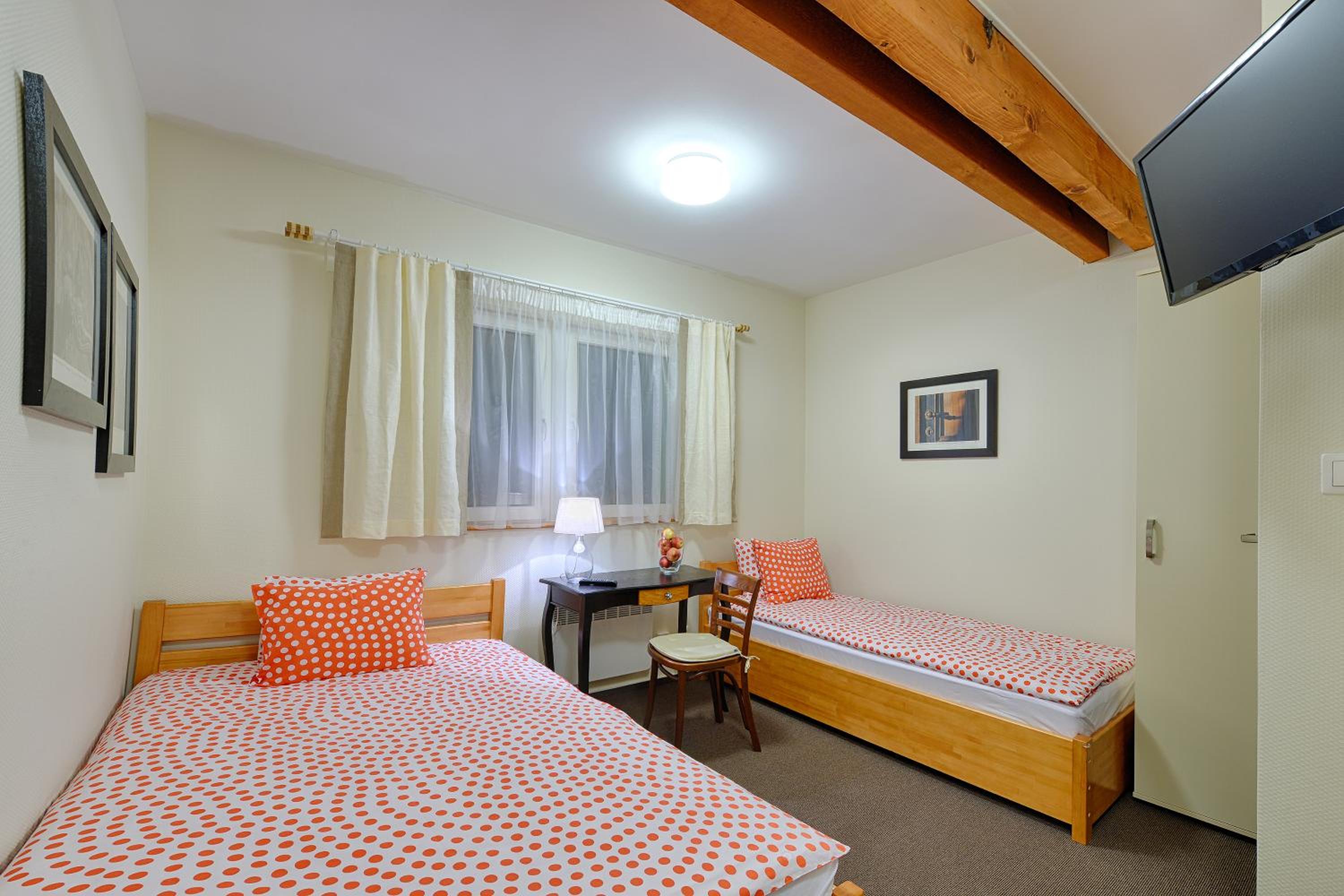 Double Room with Extra Bed photo 2