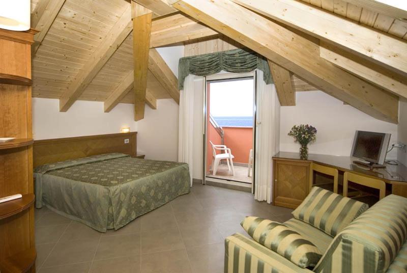 Junior Suite with Sea View photo 1