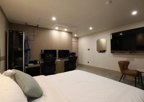 Double Room with Private Bathroom - Photo 3