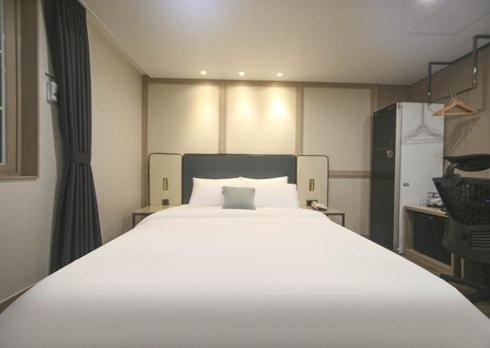 Double Room with Private Bathroom - Photo 11