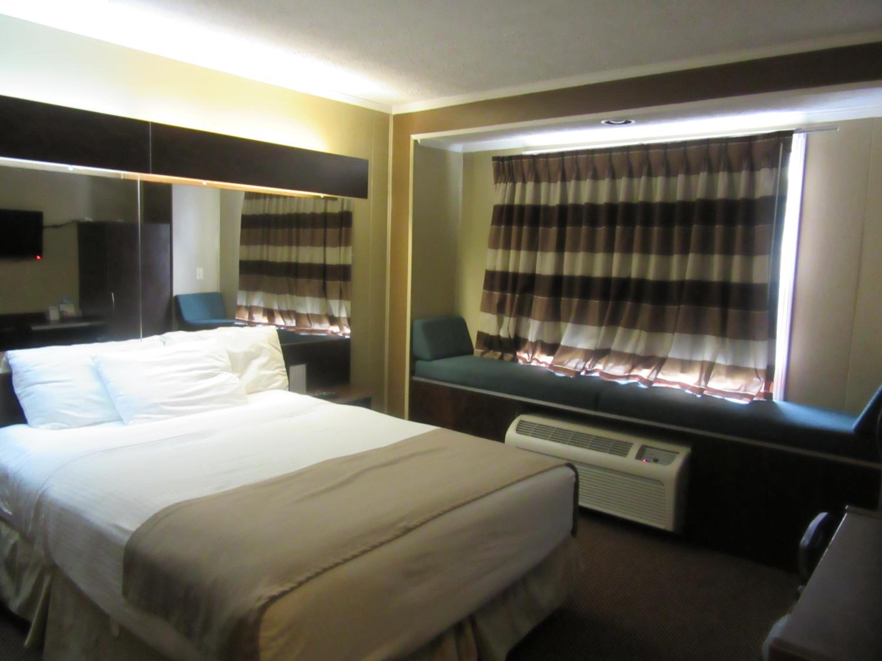Queen Room - Non-Smoking - Photo 7