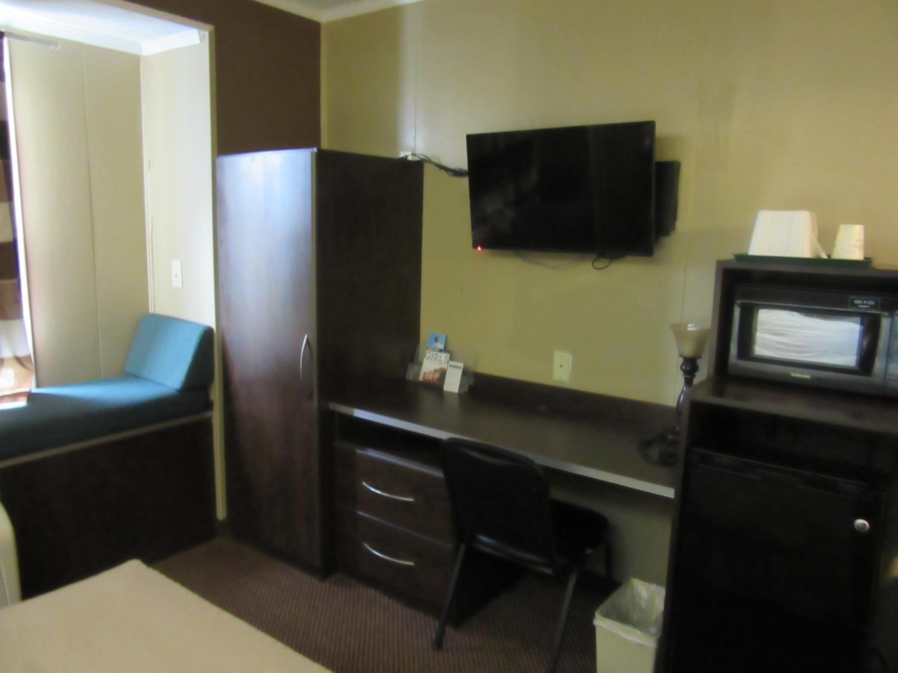 Queen Room - Disability Access/Non-Smoking