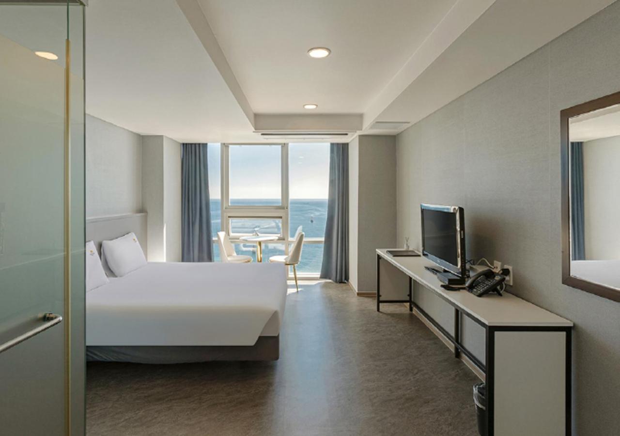 Deluxe King Room with Ocean View