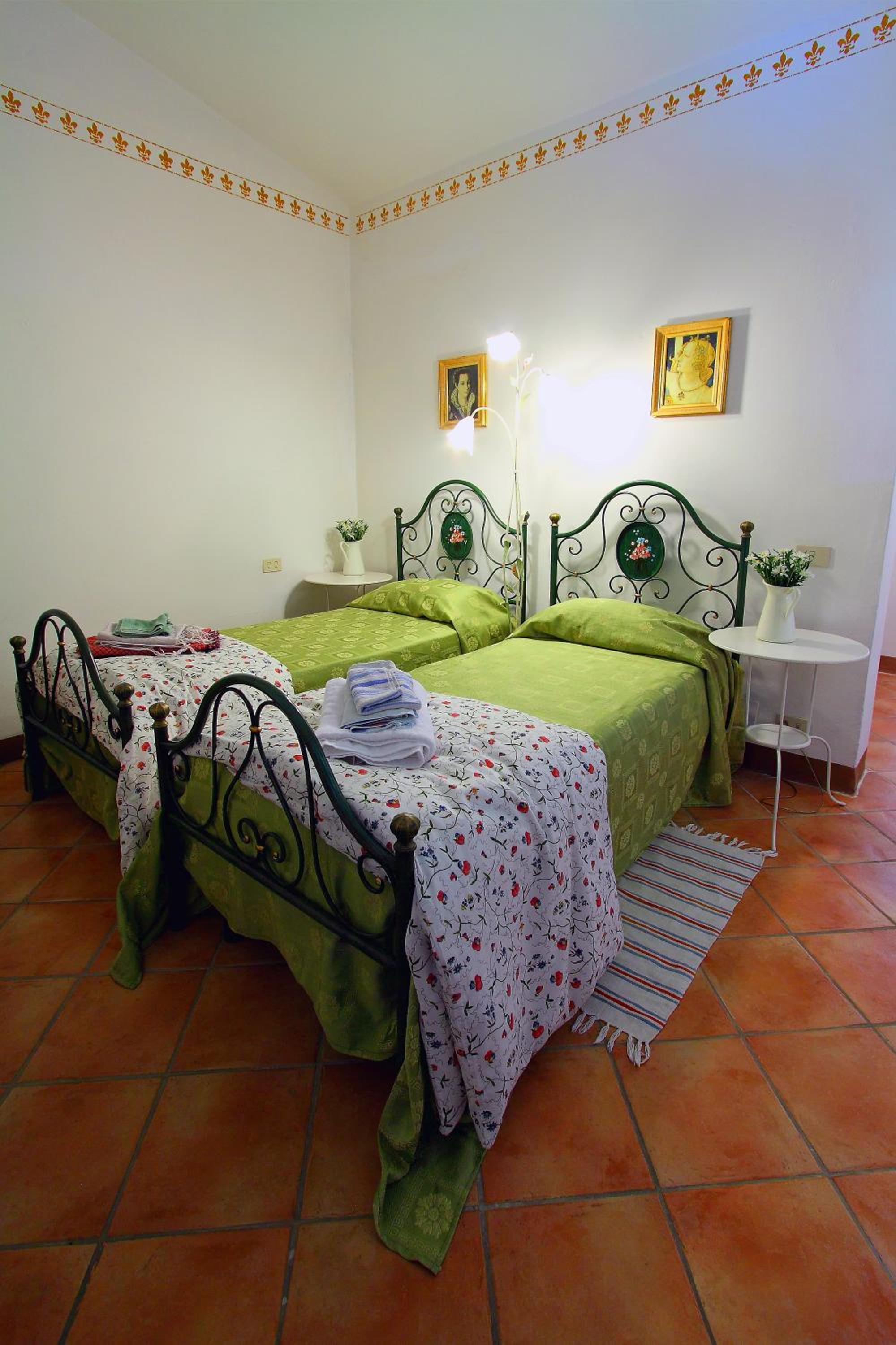 Two-Bedroom Apartment with Garden - Photo 18