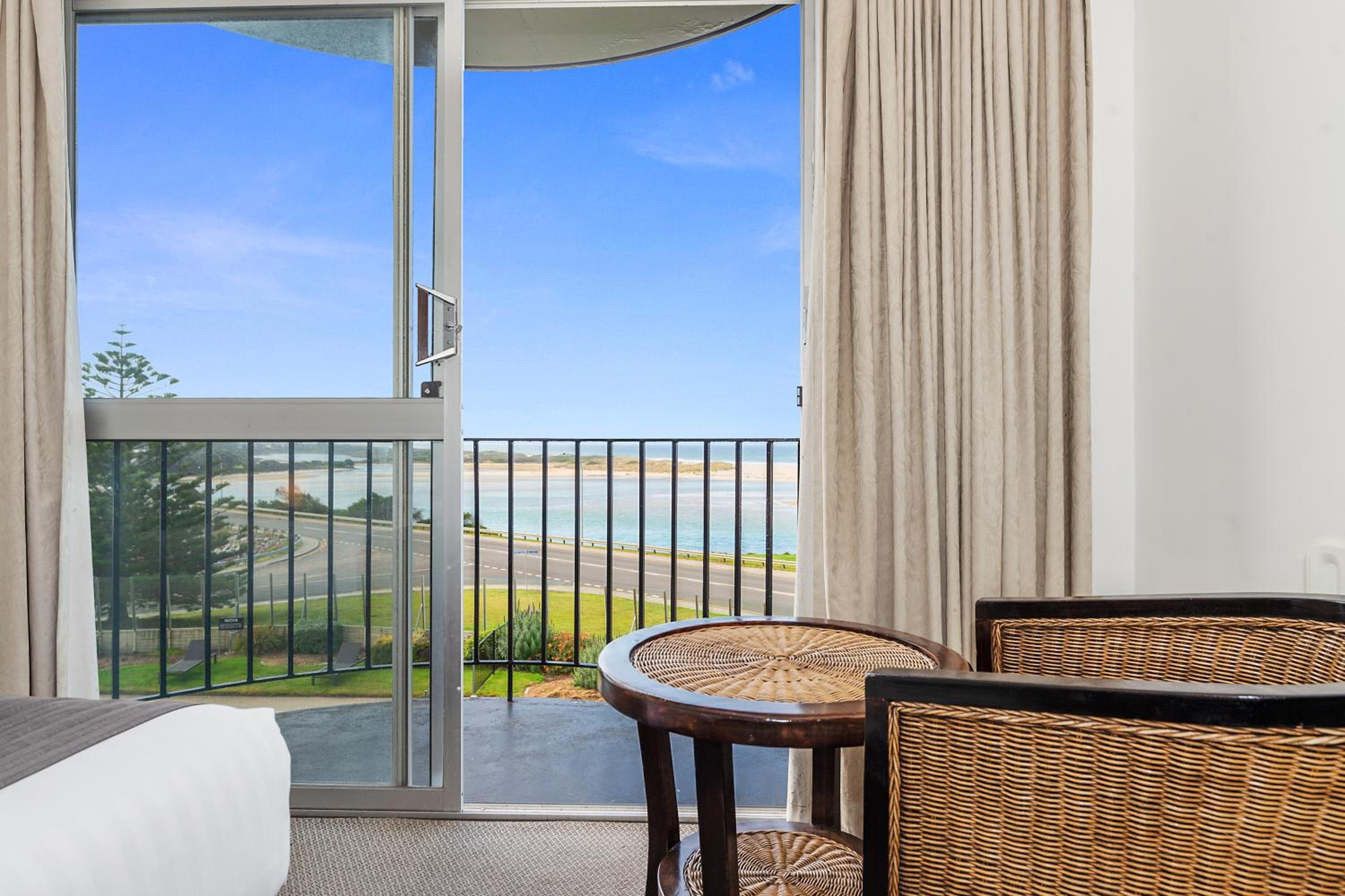 Premium Twin Room With Sea View - Photo 4