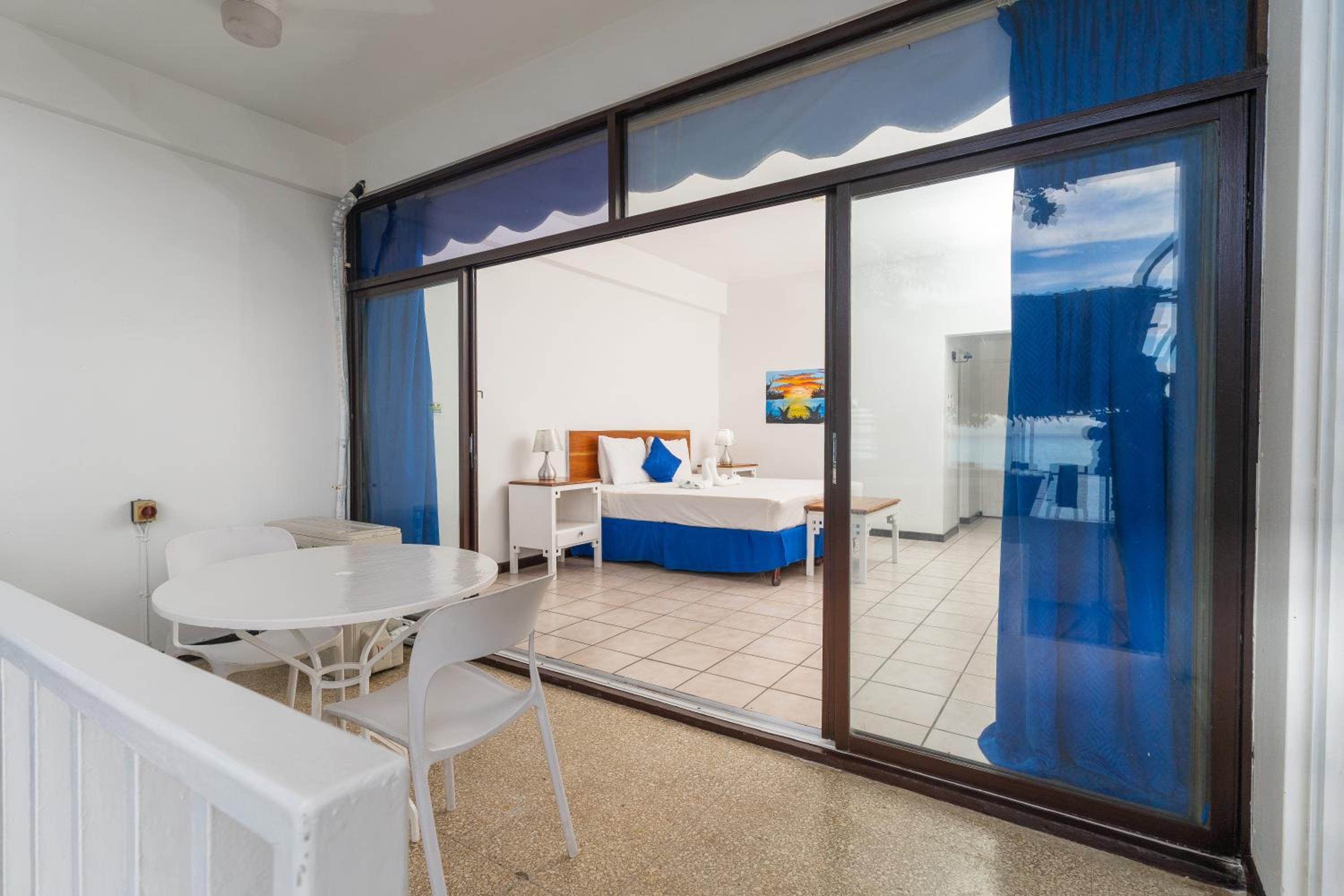 King Room with Sea View - Photo 16