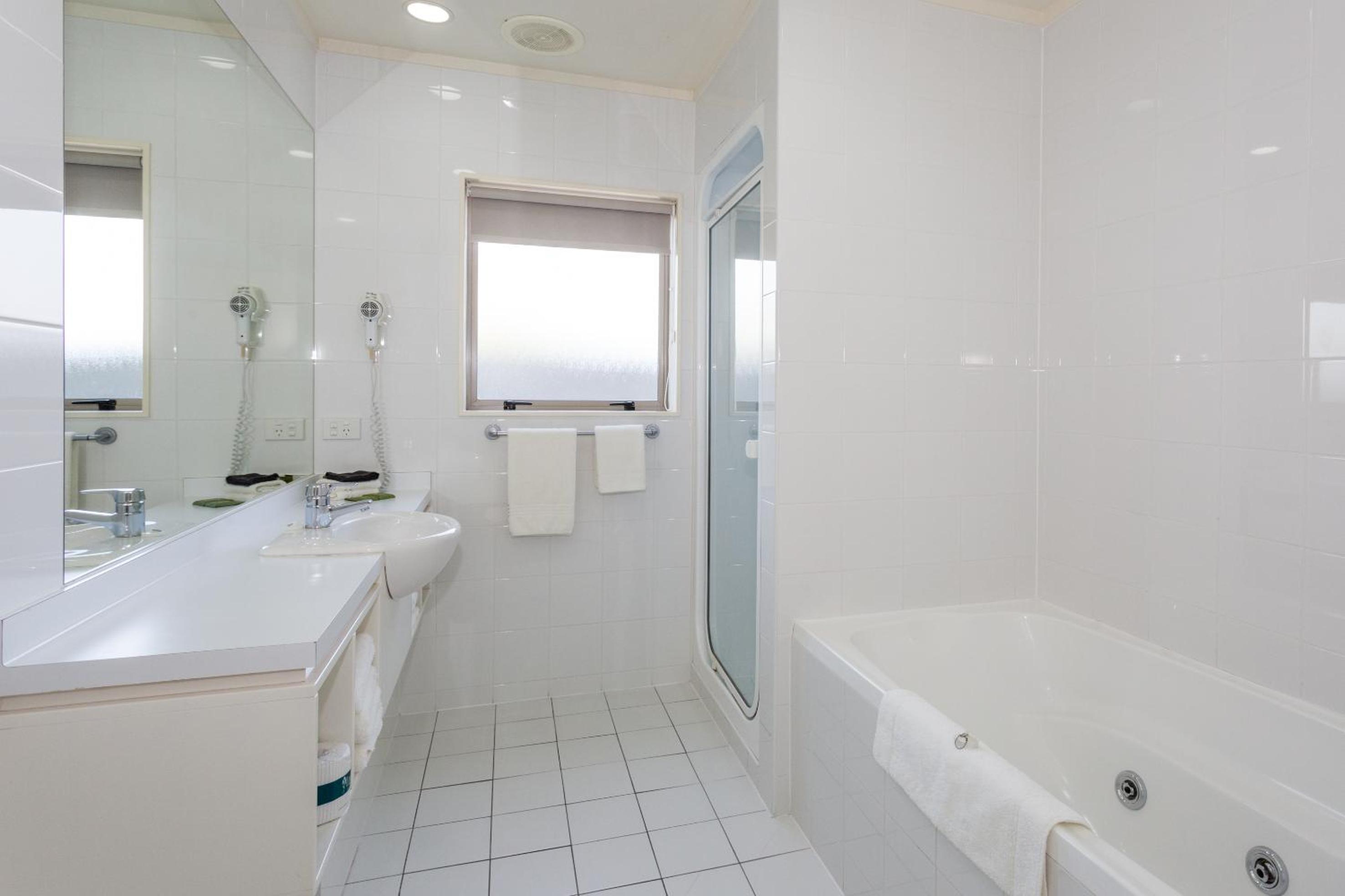 Two-Bedroom Apartment - Photo 2