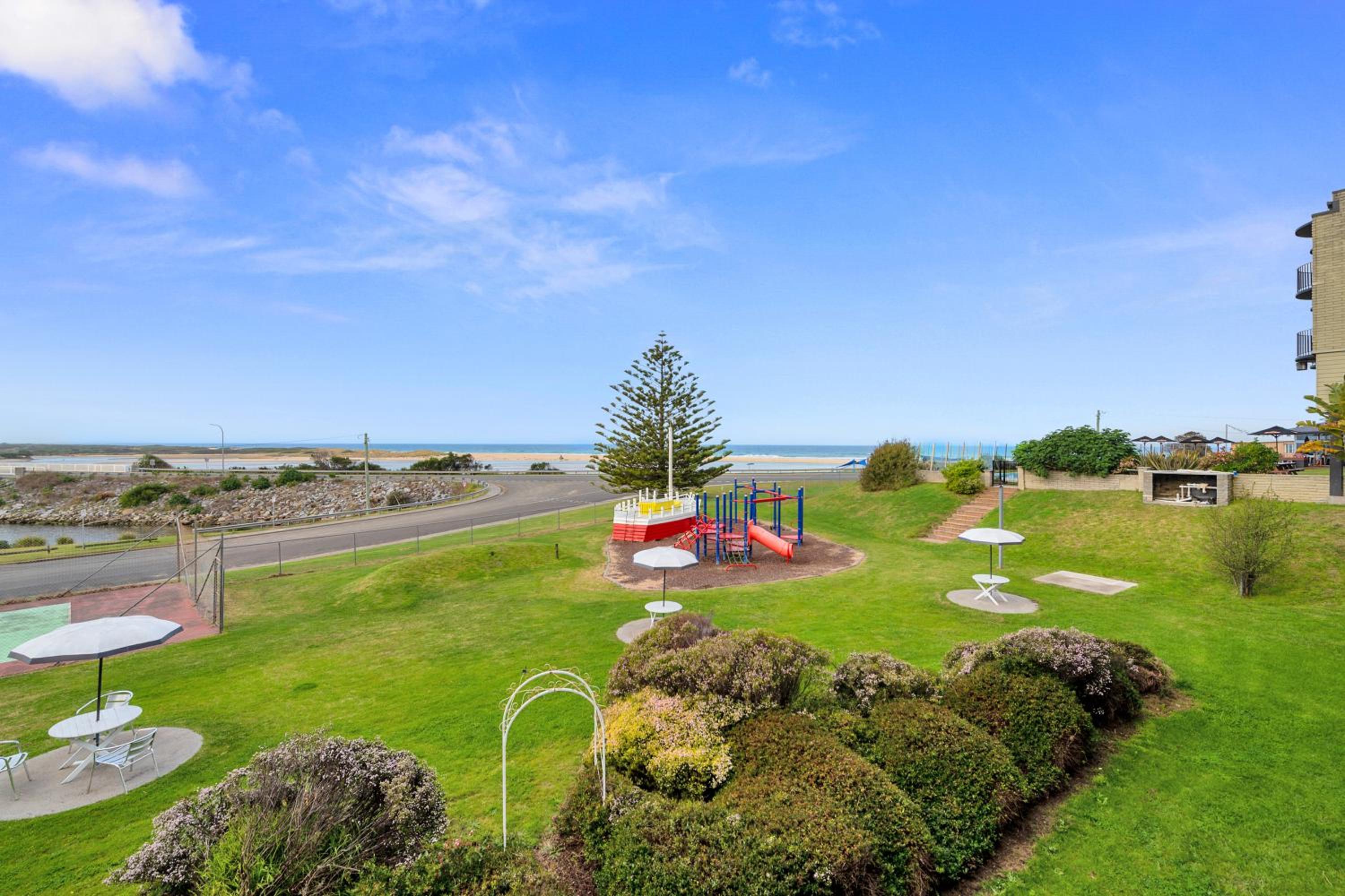 Standard Queen plus Single Room with Sea and River View photo 3