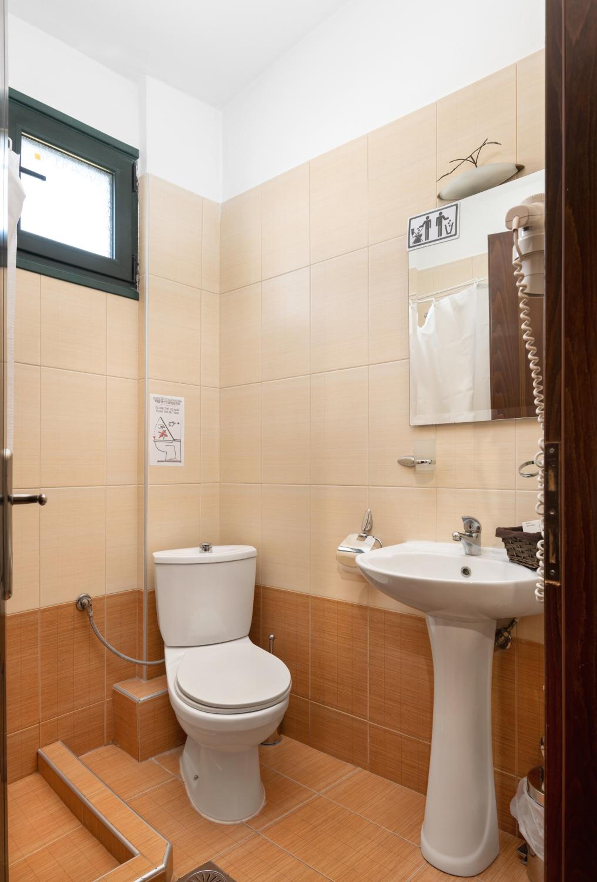 Basic Triple Room - Photo 5