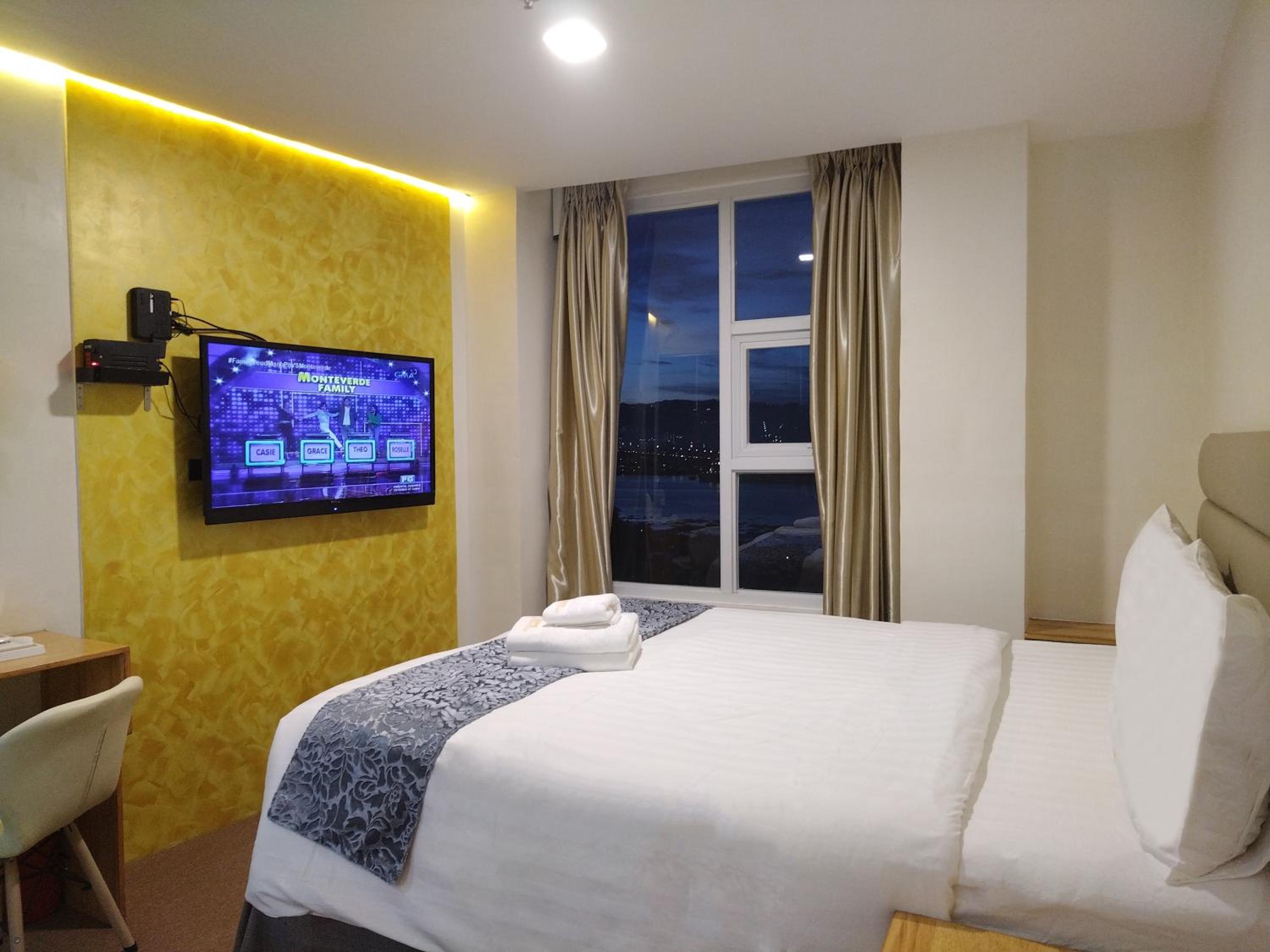 Premier Deluxe Queen Room with Free Airport Transfer