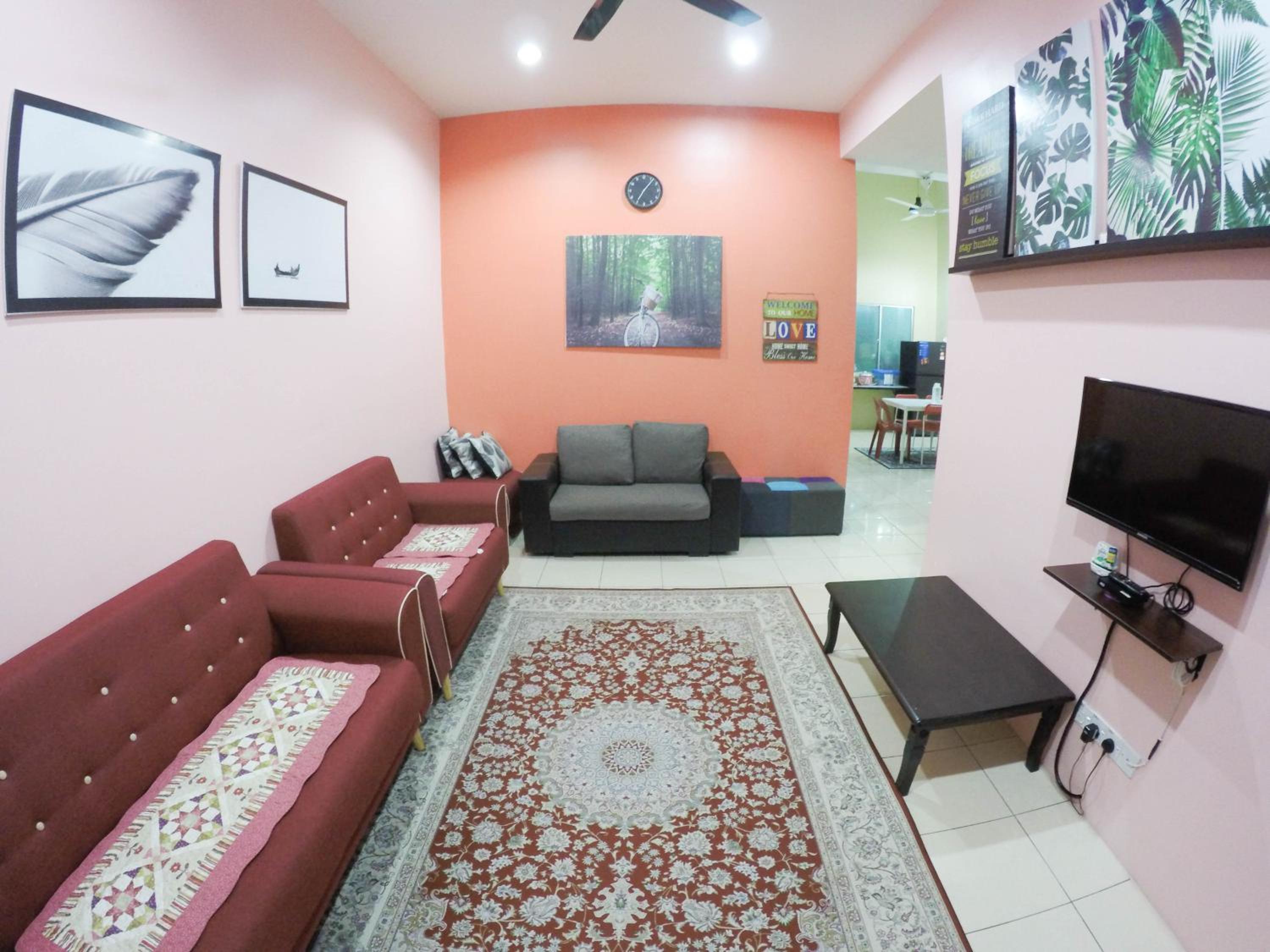 Three-Bedroom House photo 2