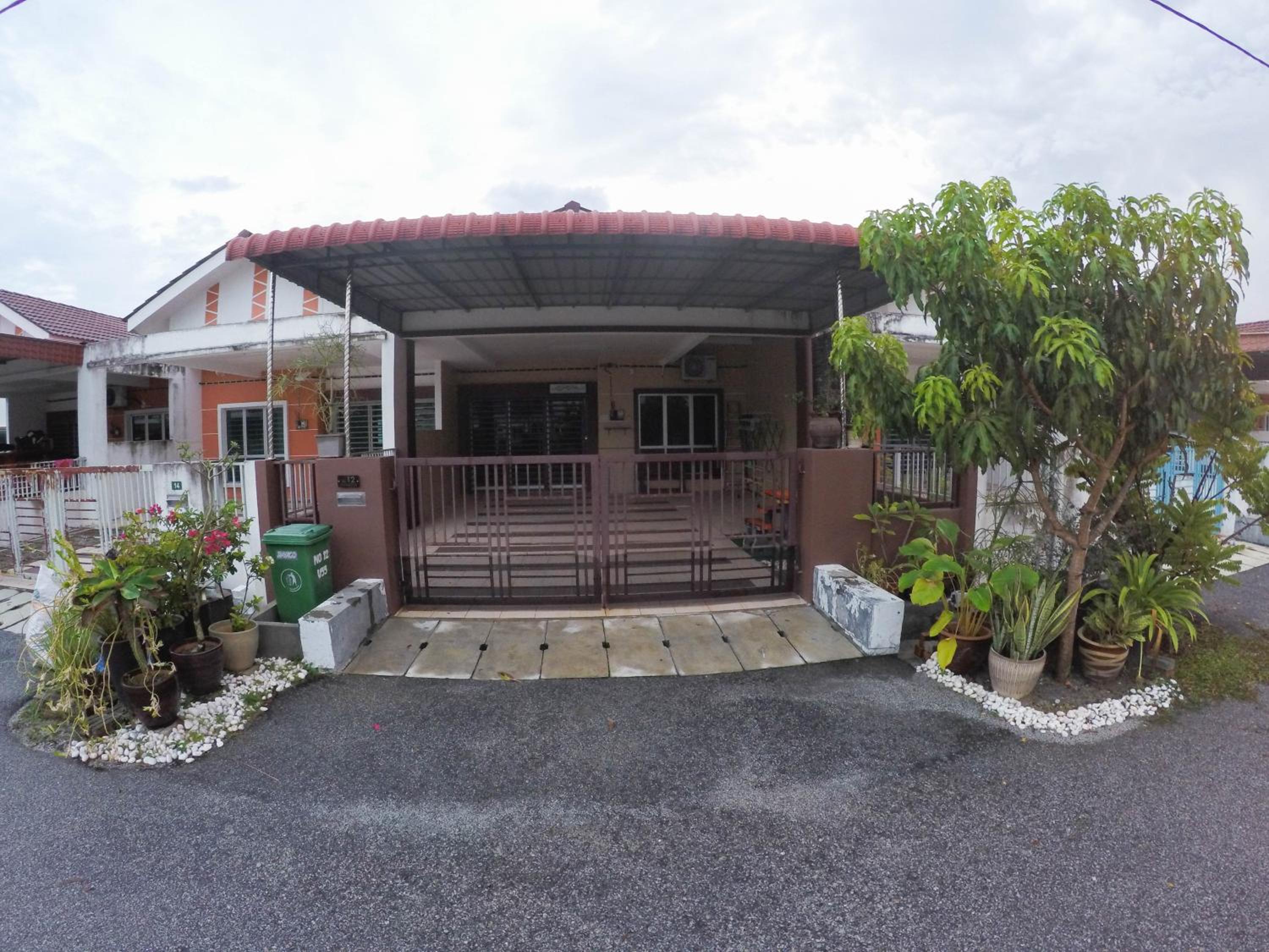 Three-Bedroom House photo 1