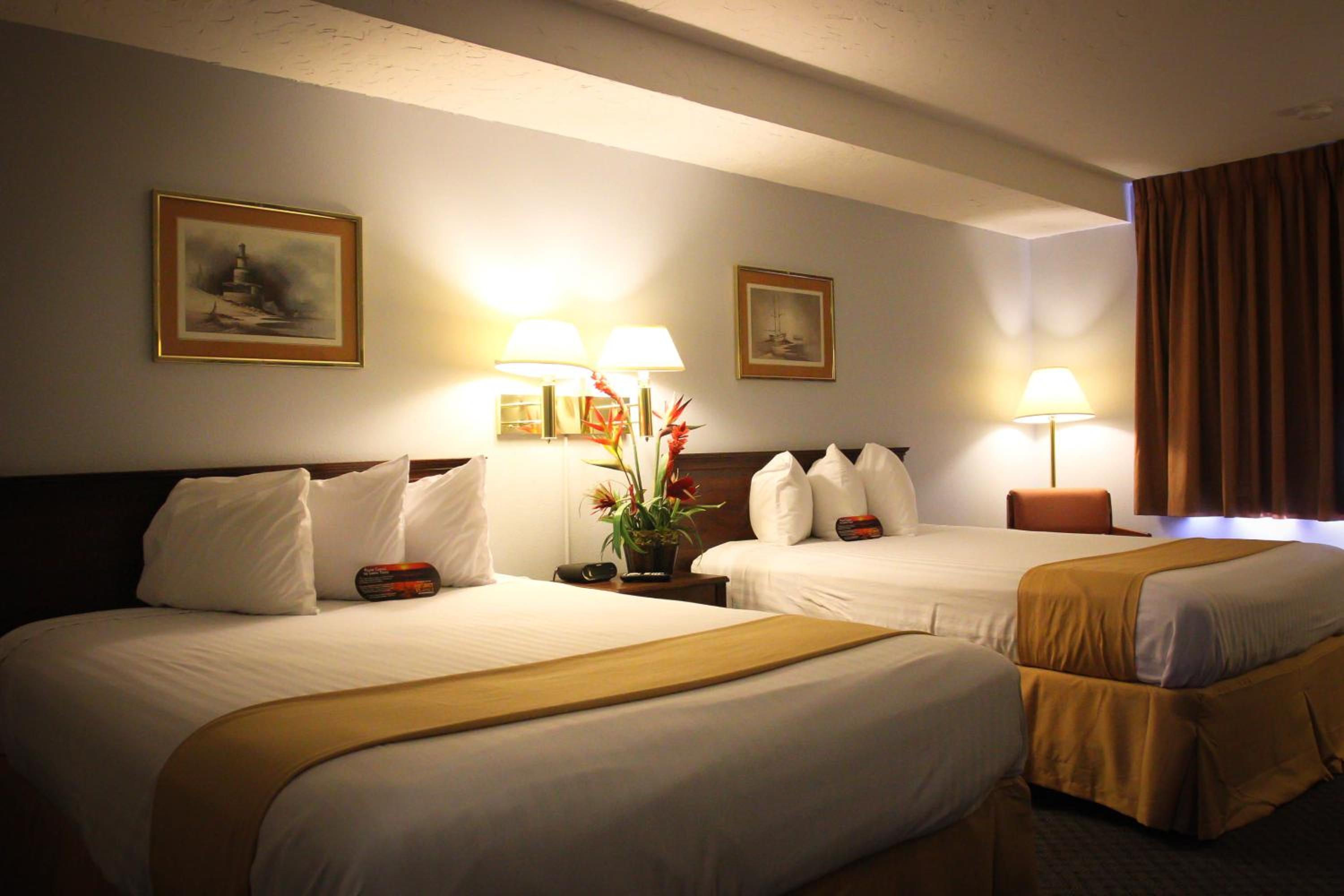 Queen Room with Two Queen Beds with River View photo 1