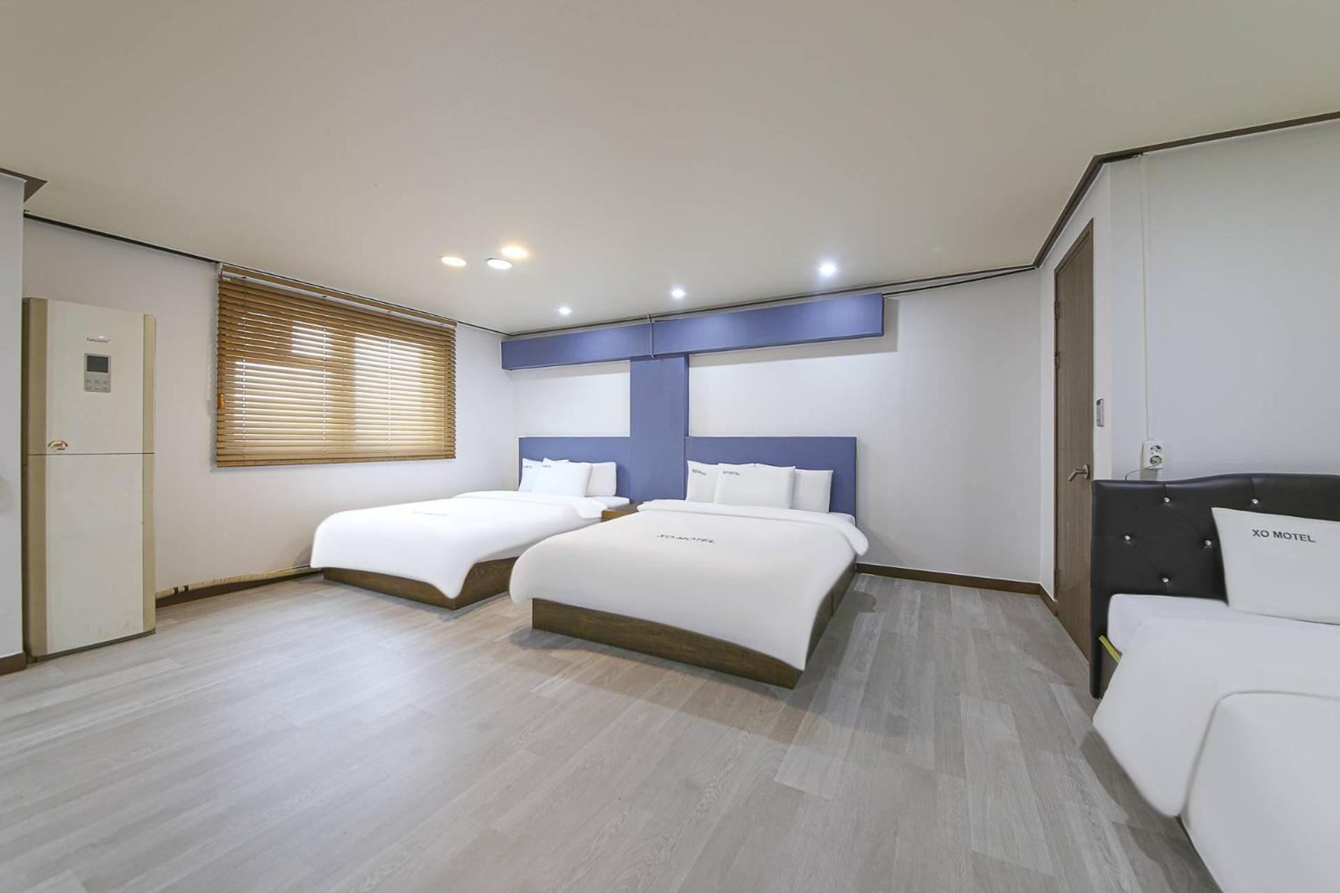 Quadruple Room with Private Bathroom - Photo 6
