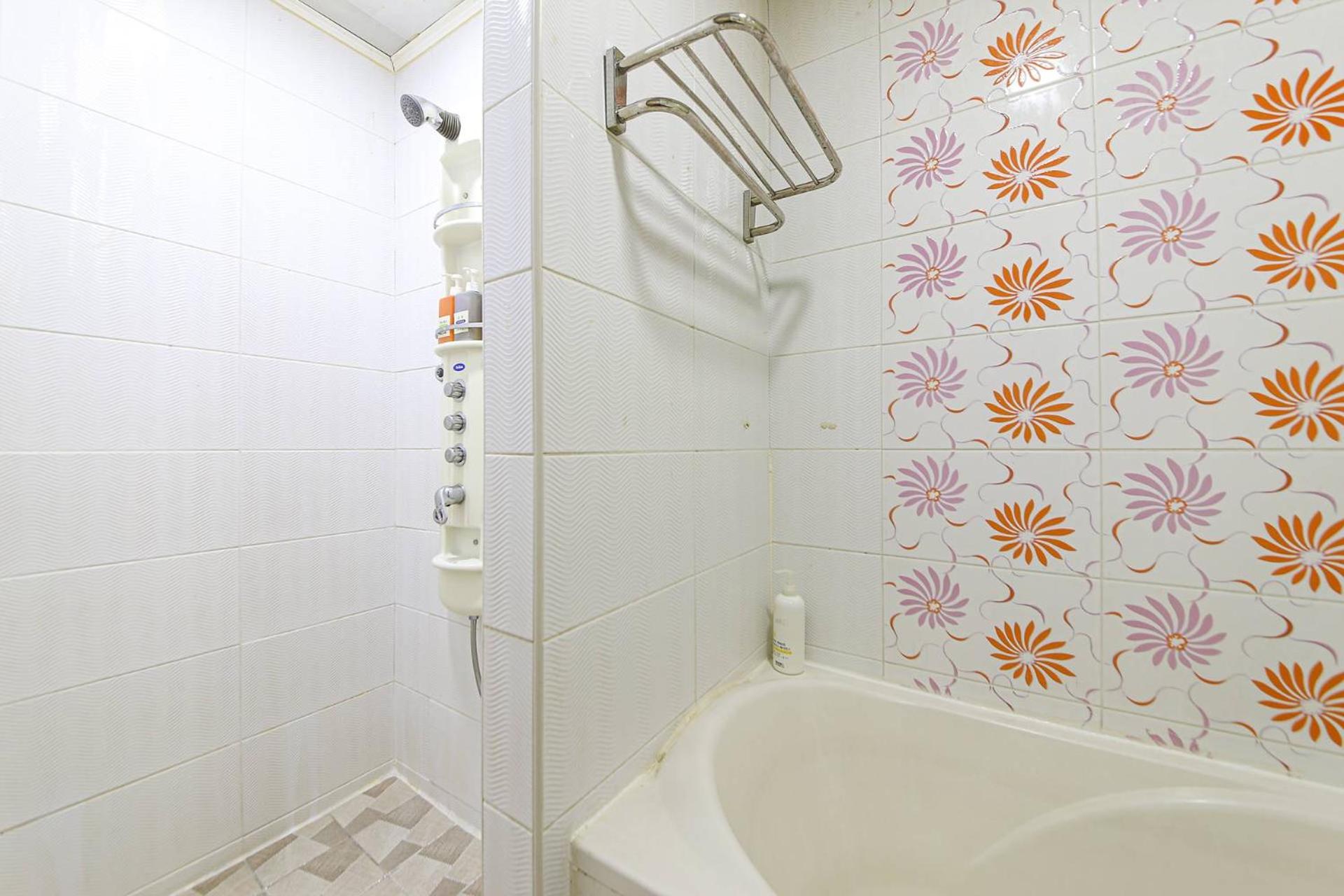 Quadruple Room with Private Bathroom - Photo 7
