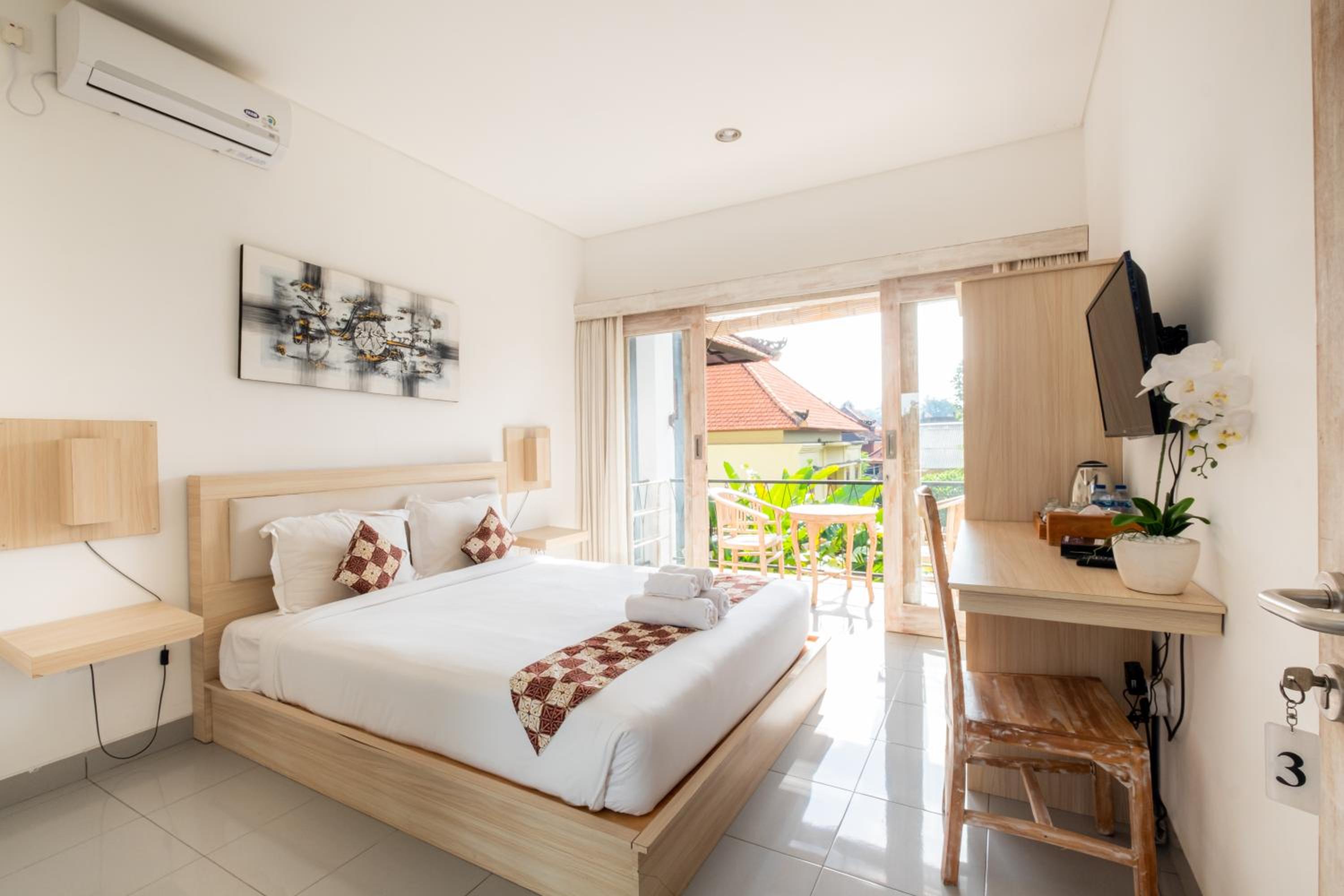 Villa with Private Pool - Photo 26