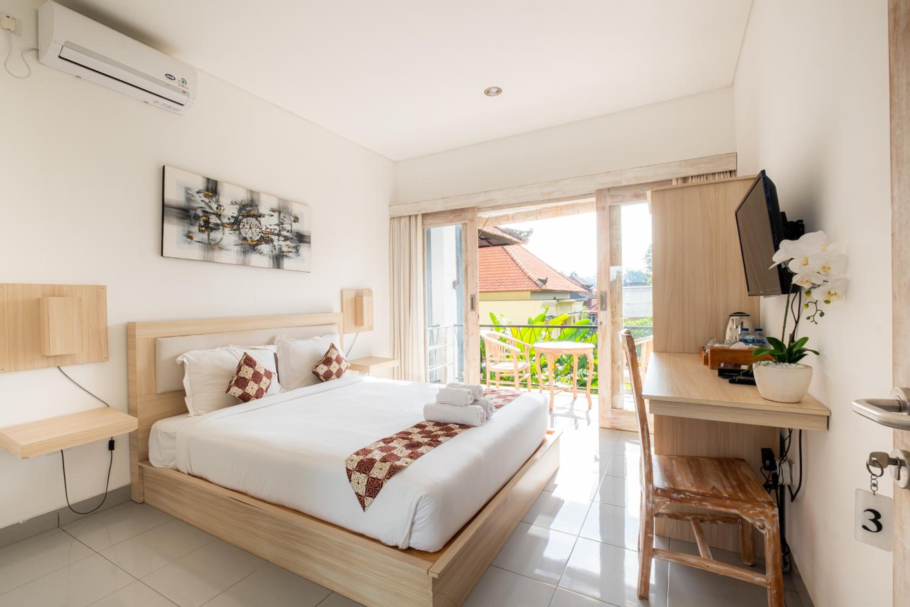 Villa with Private Pool - Photo 25