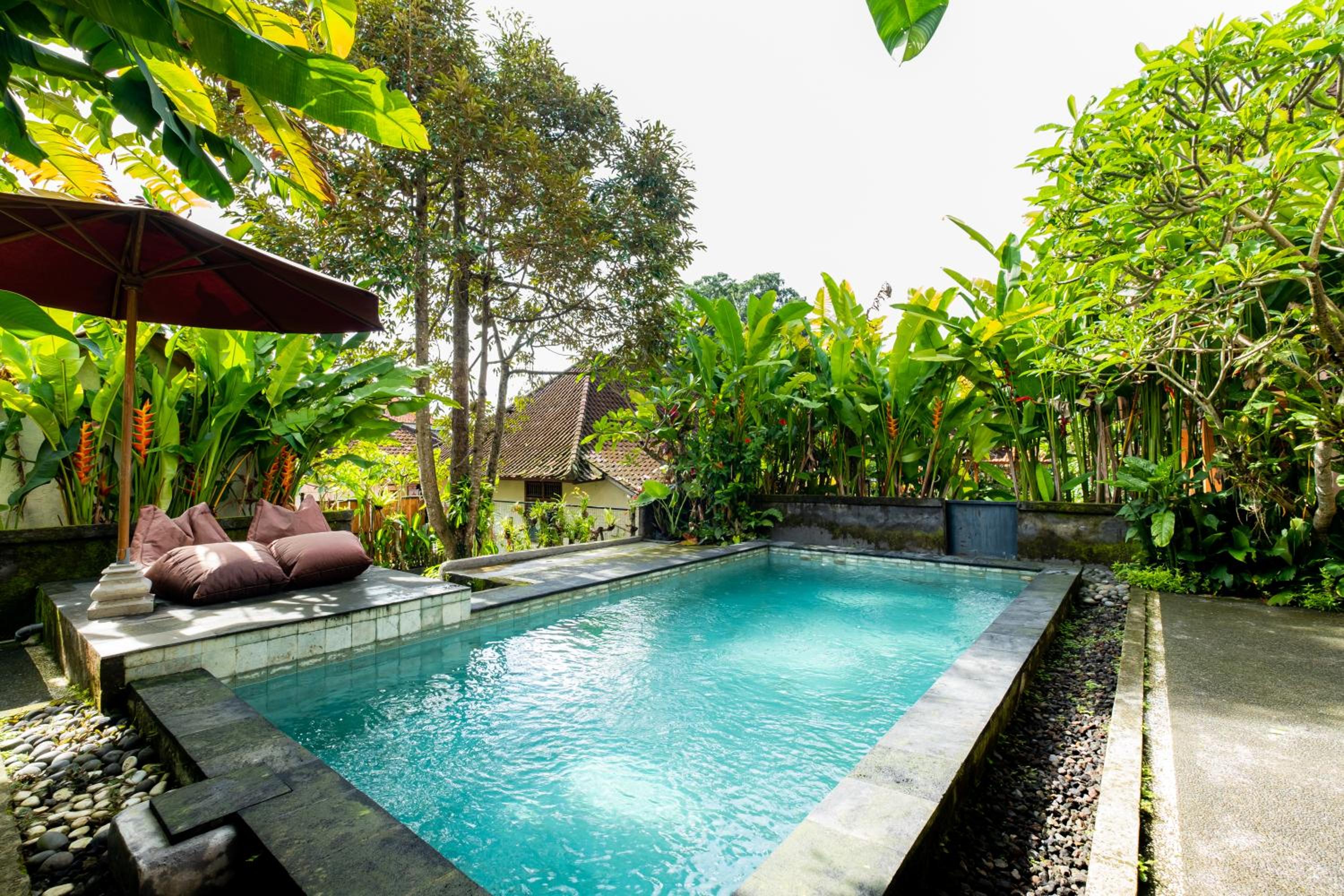 Villa with Private Pool - Photo 2