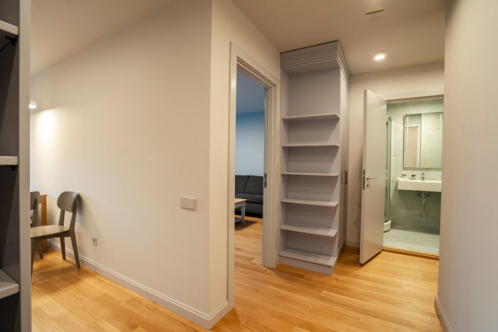 One-Bedroom Apartment - Photo 3