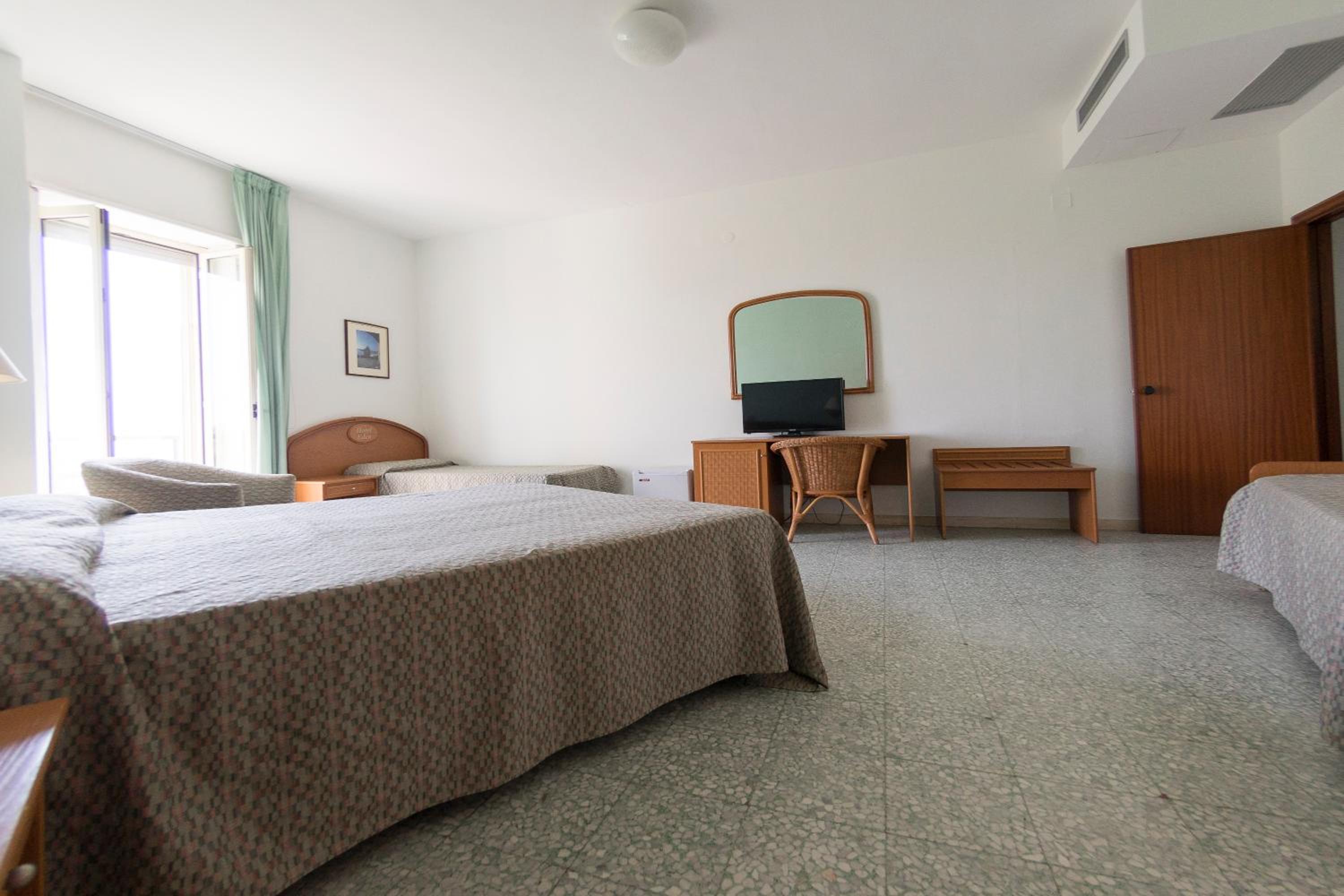 Economy Quadruple Room photo 3