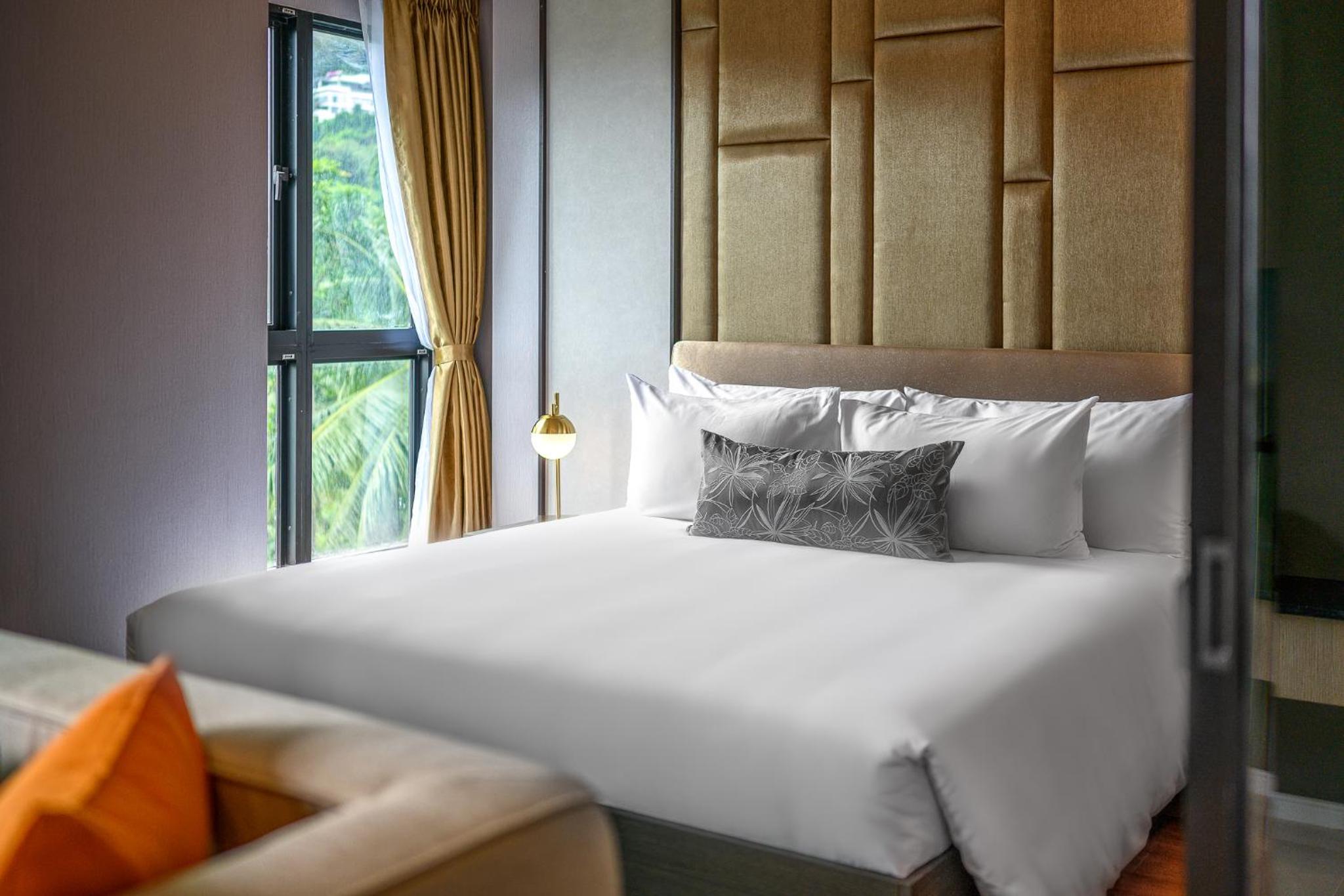 Deluxe Room - Photo 8