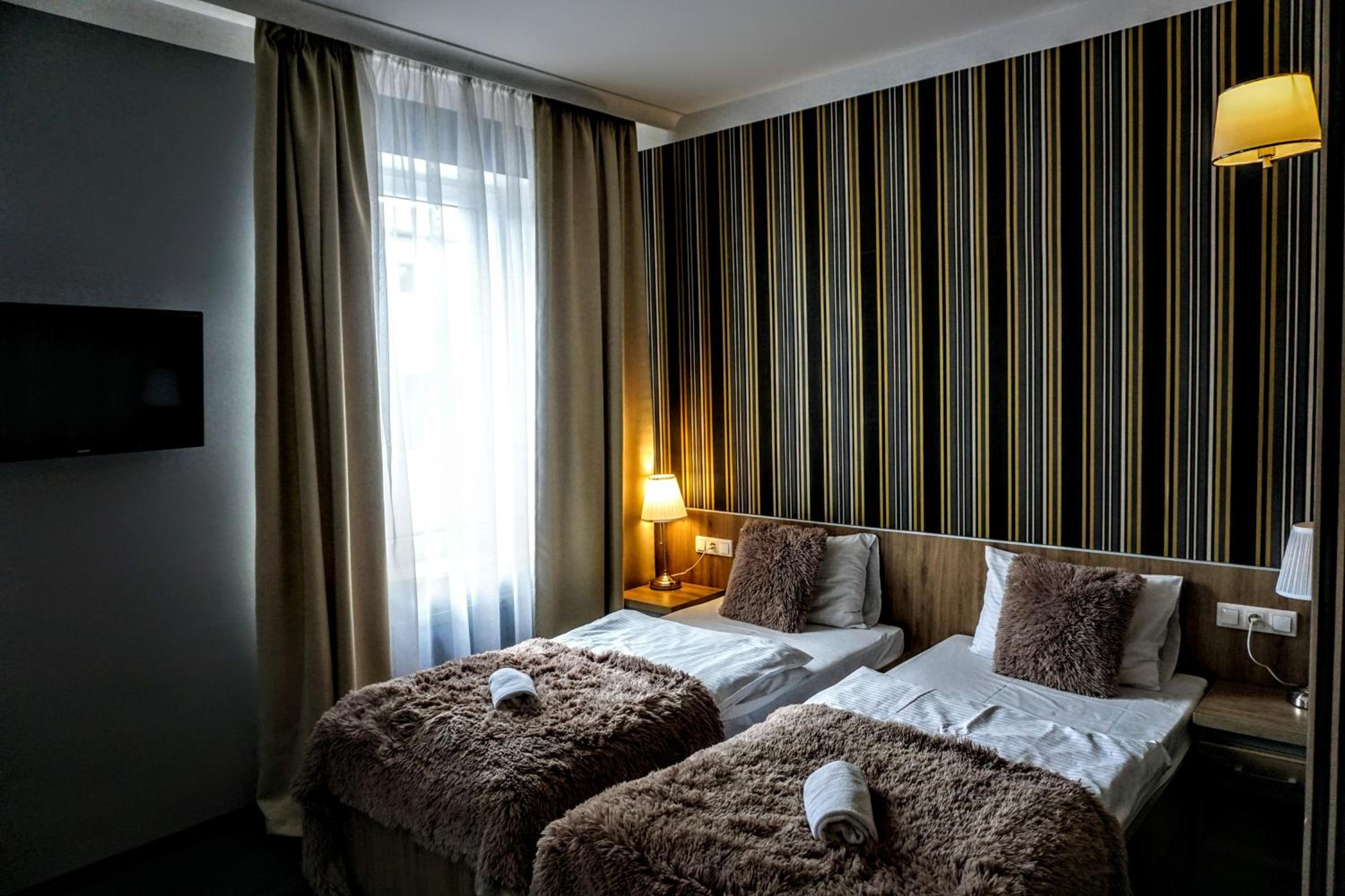 Twin Room - Photo 2