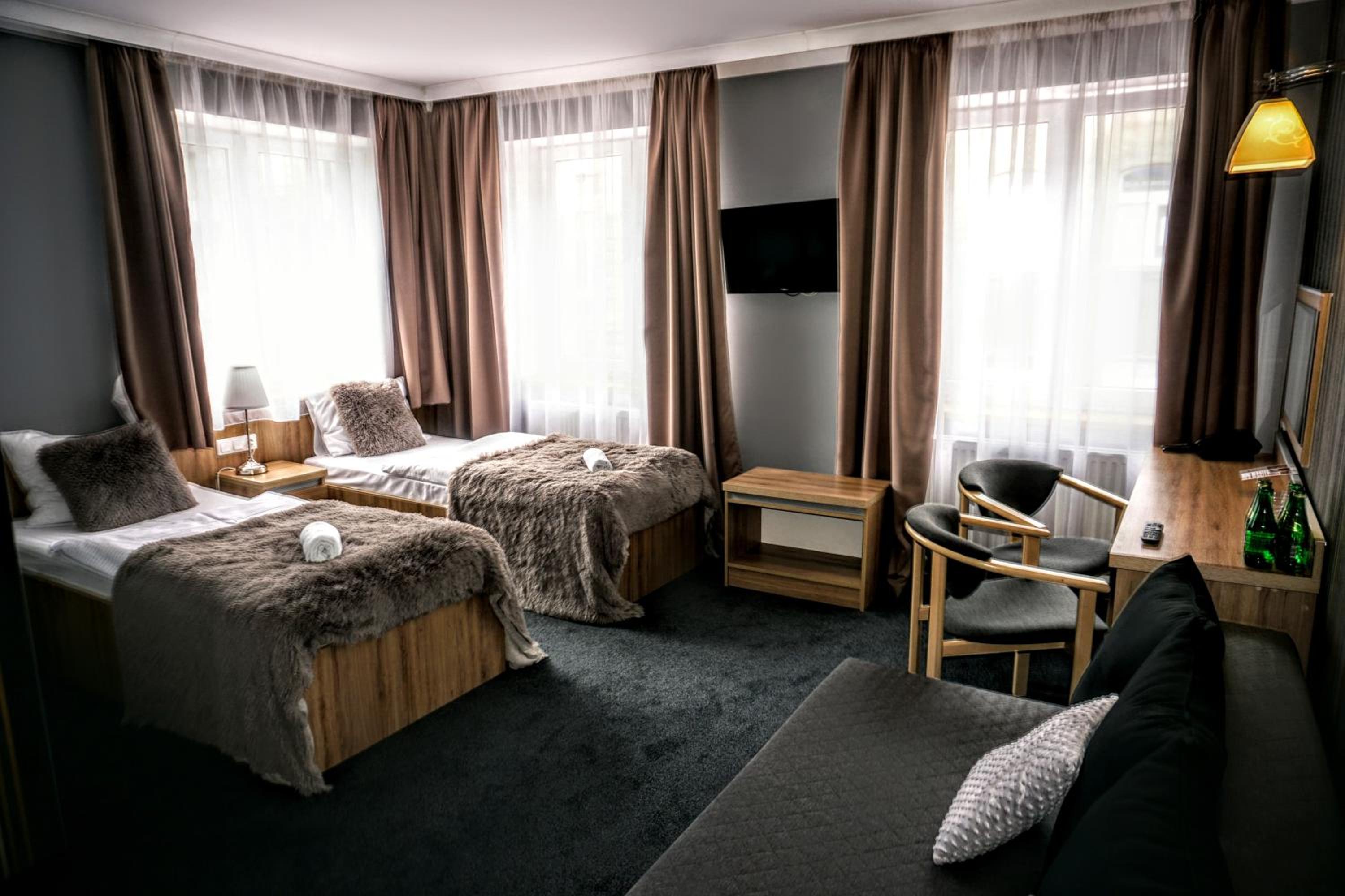 Twin Room - Photo 1