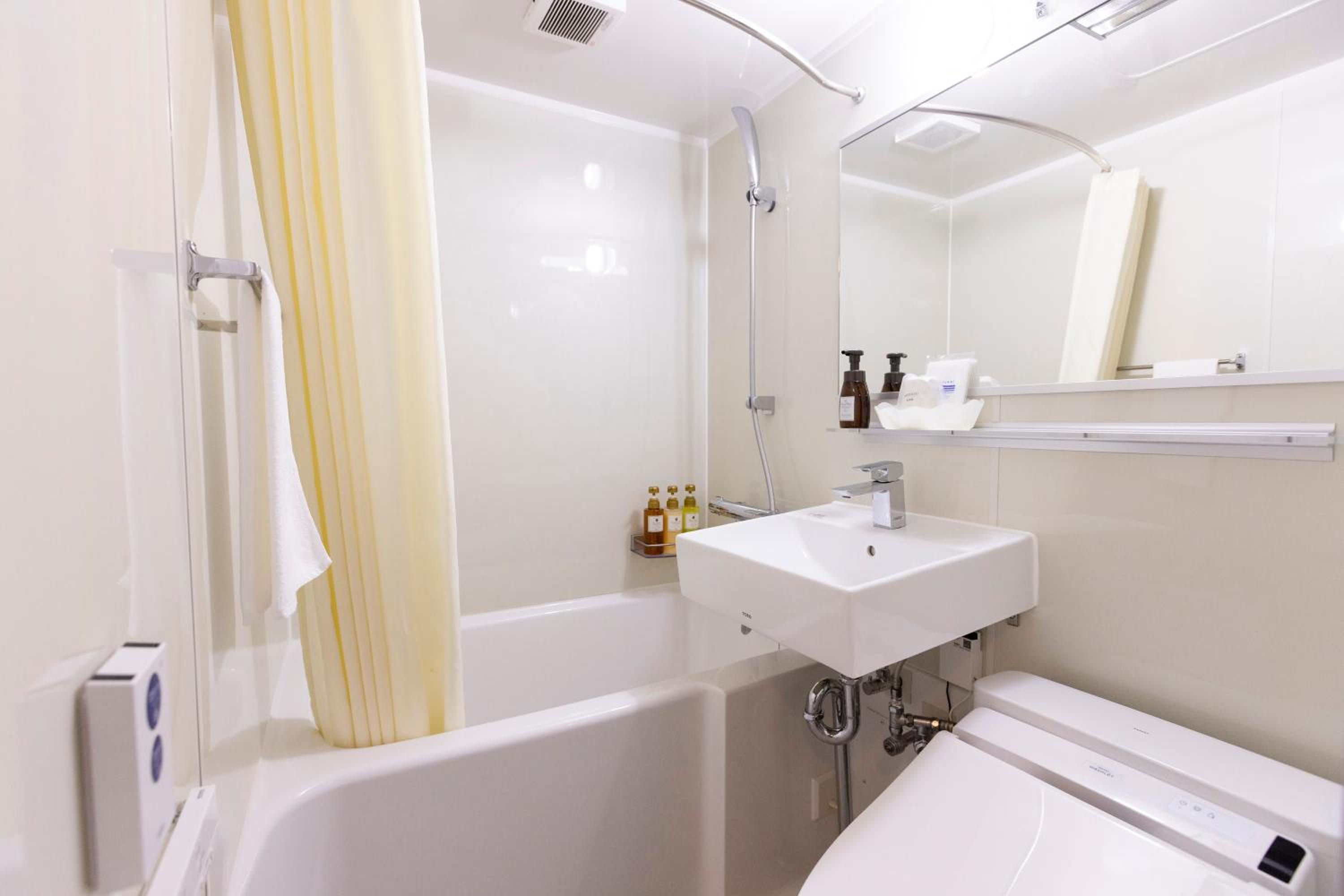 Twin Room - Non-Smoking - Photo 2