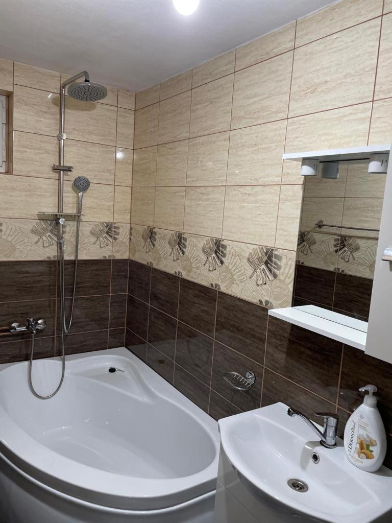 Two-Bedroom House - Photo 11