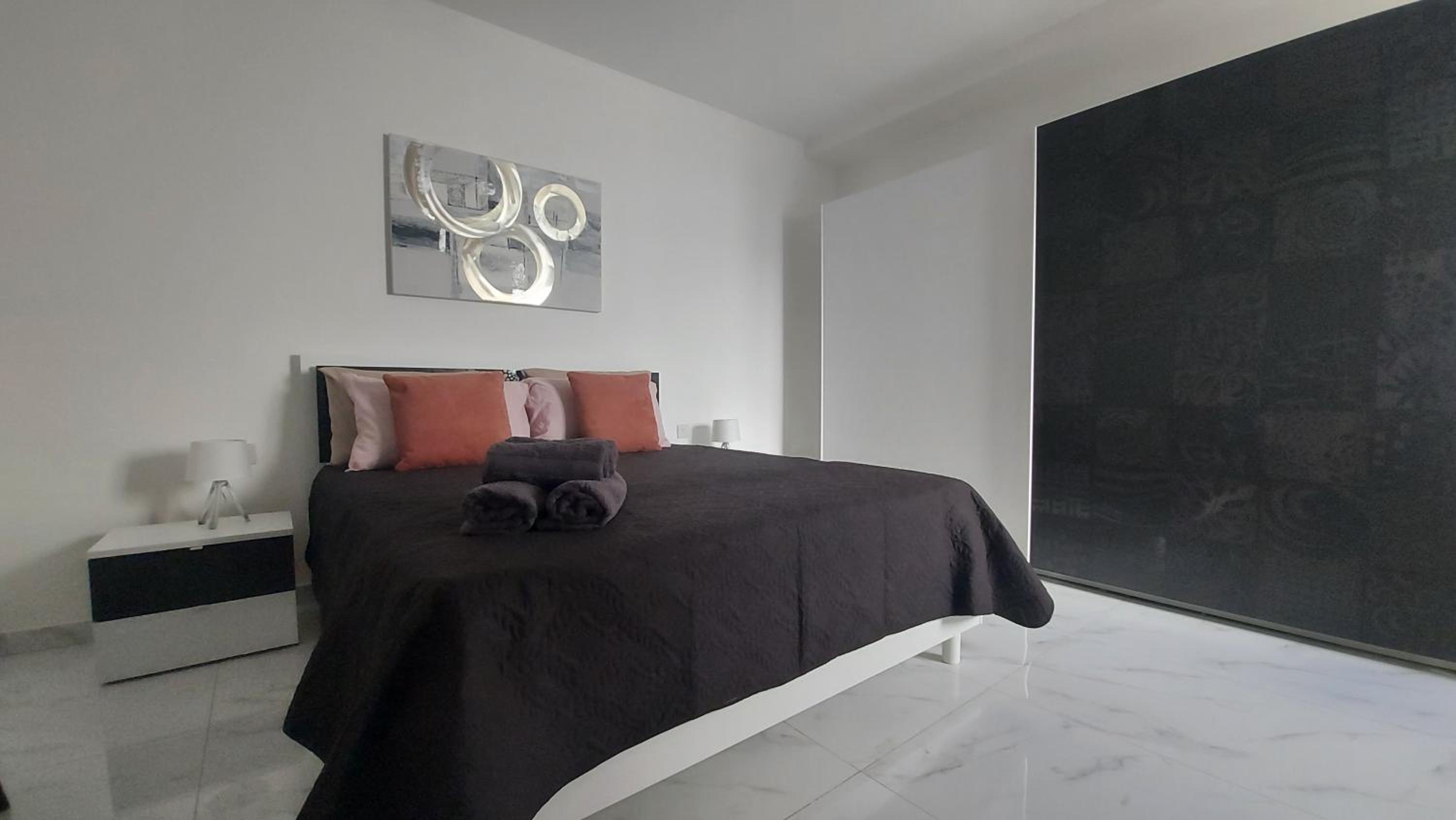 Three-Bedroom Apartment photo 1