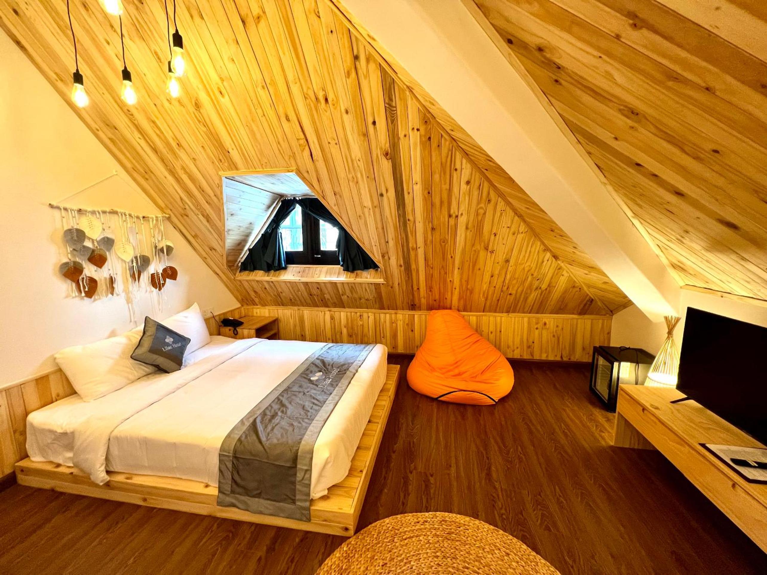 Deluxe Queen Room