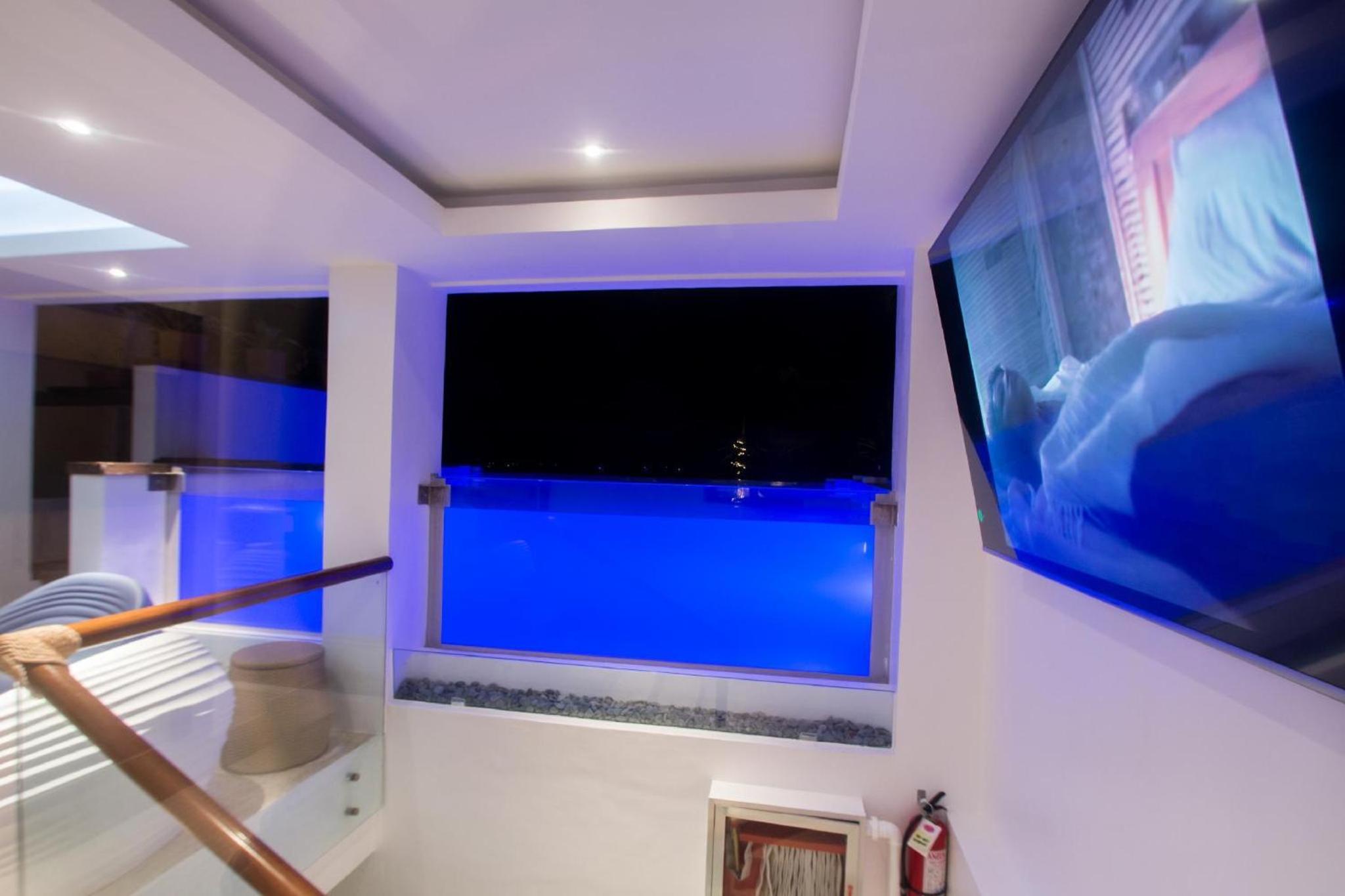 Suite Room with Poolview - Photo 6