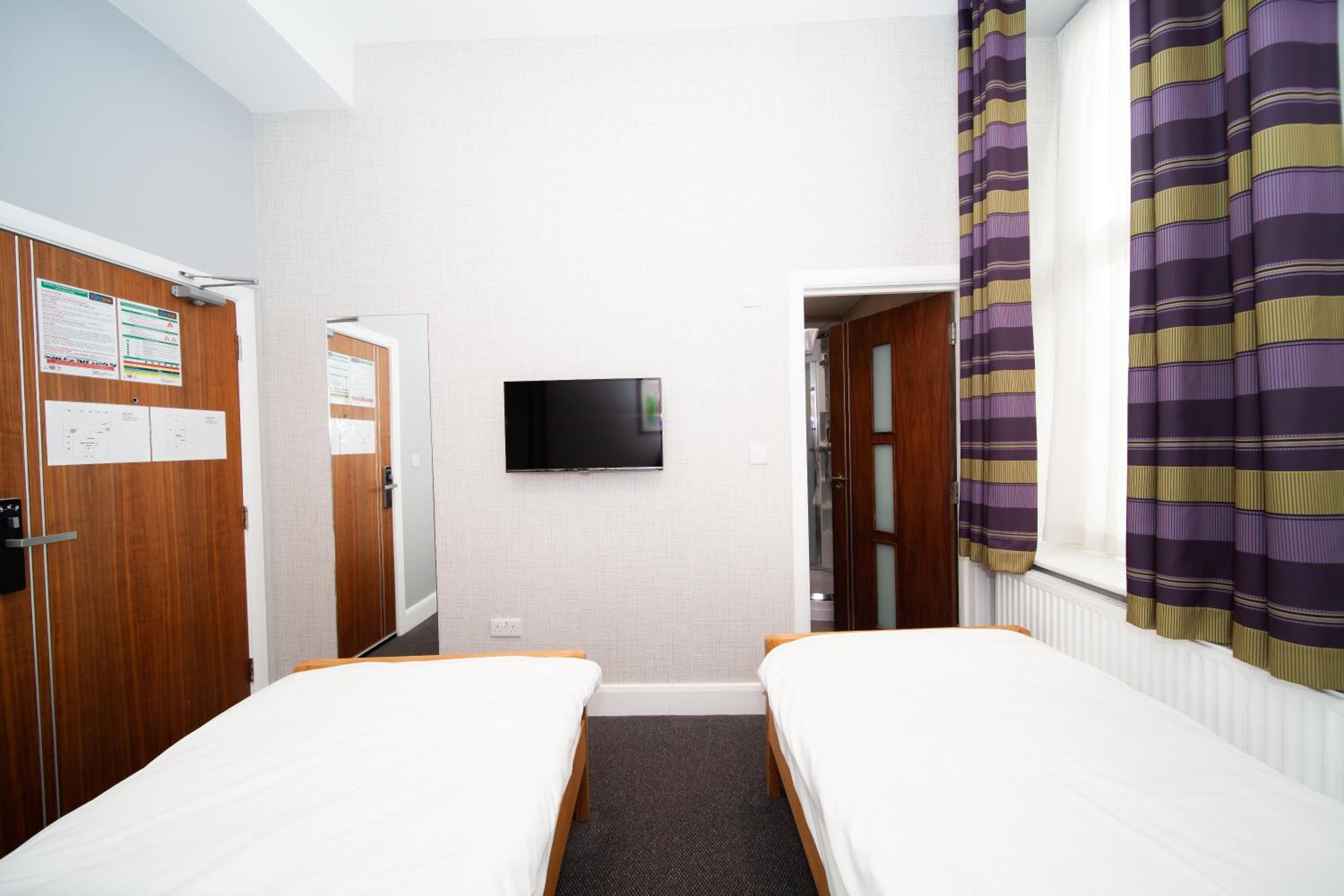 Standard Twin Room photo 3