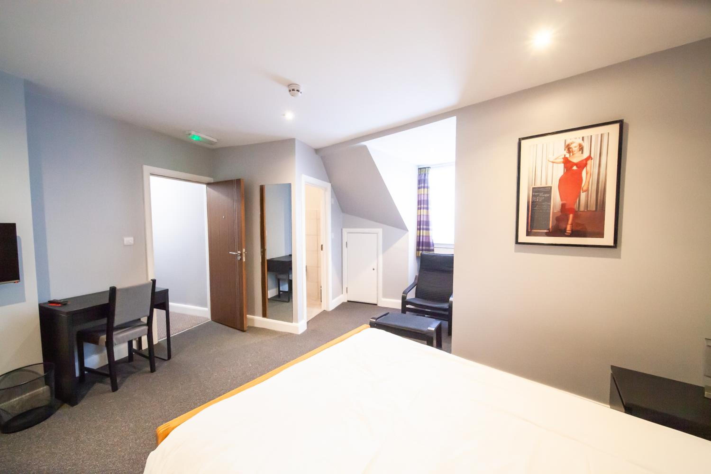 Deluxe Triple Room photo 3