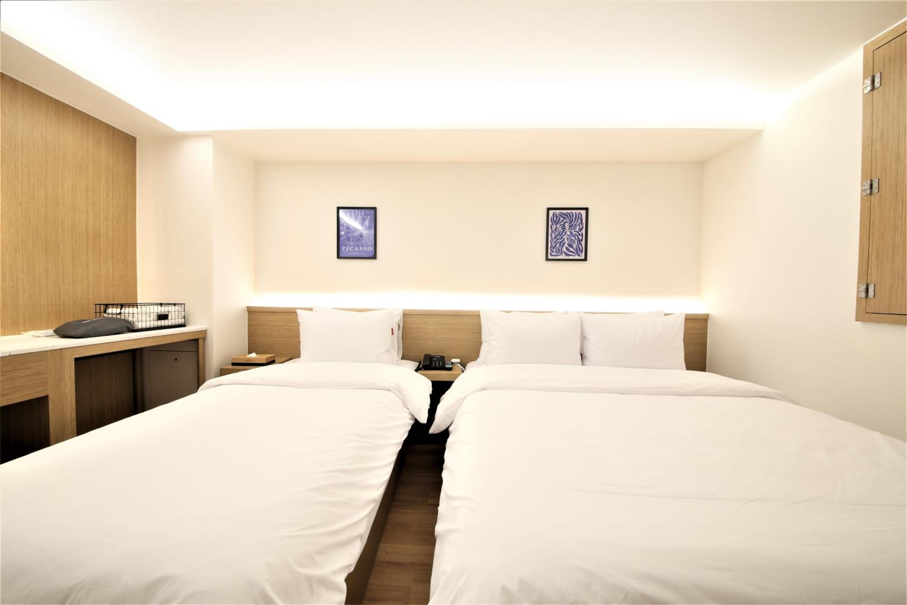 Deluxe Twin Room - Photo 6