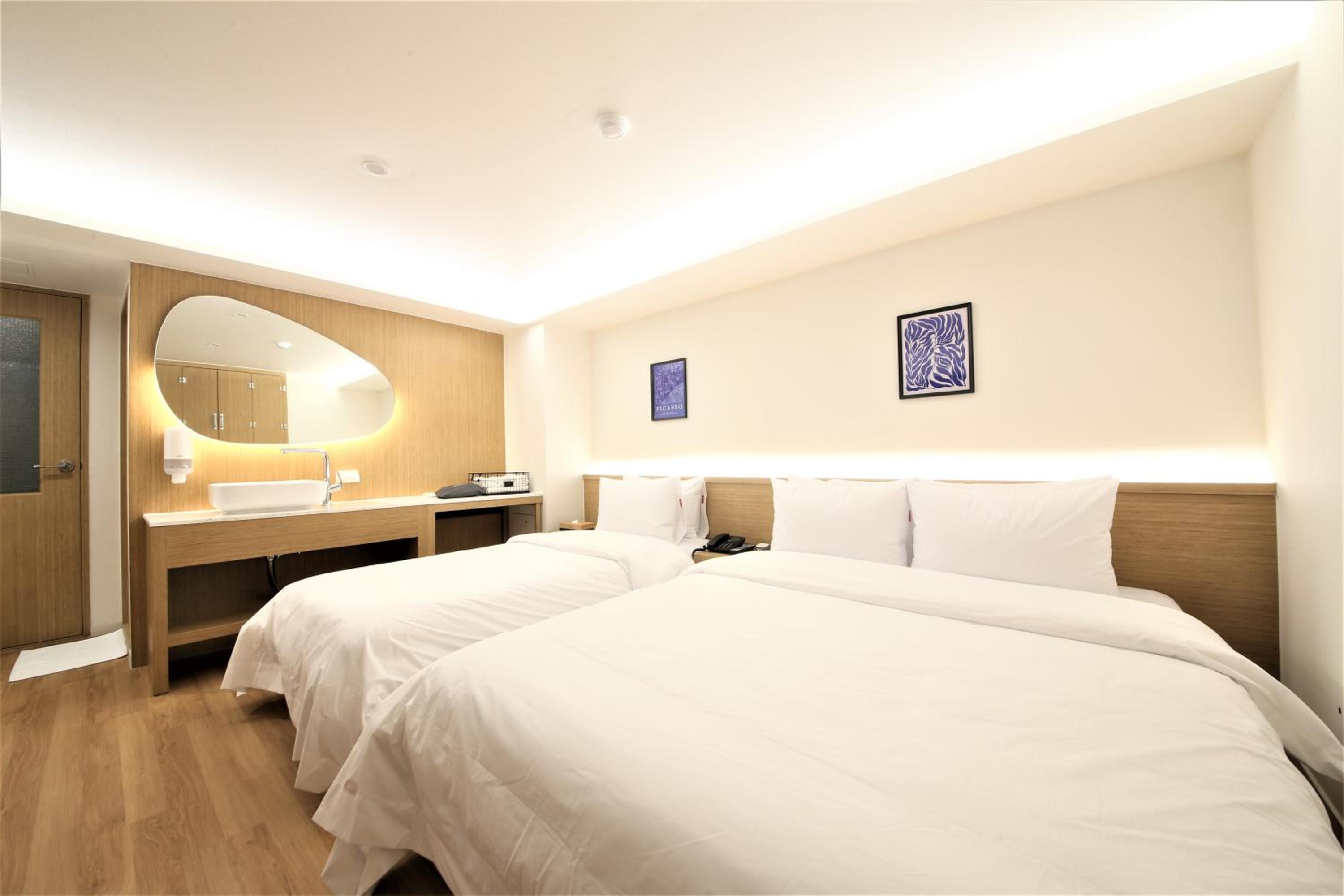 Deluxe Twin Room - Photo 7