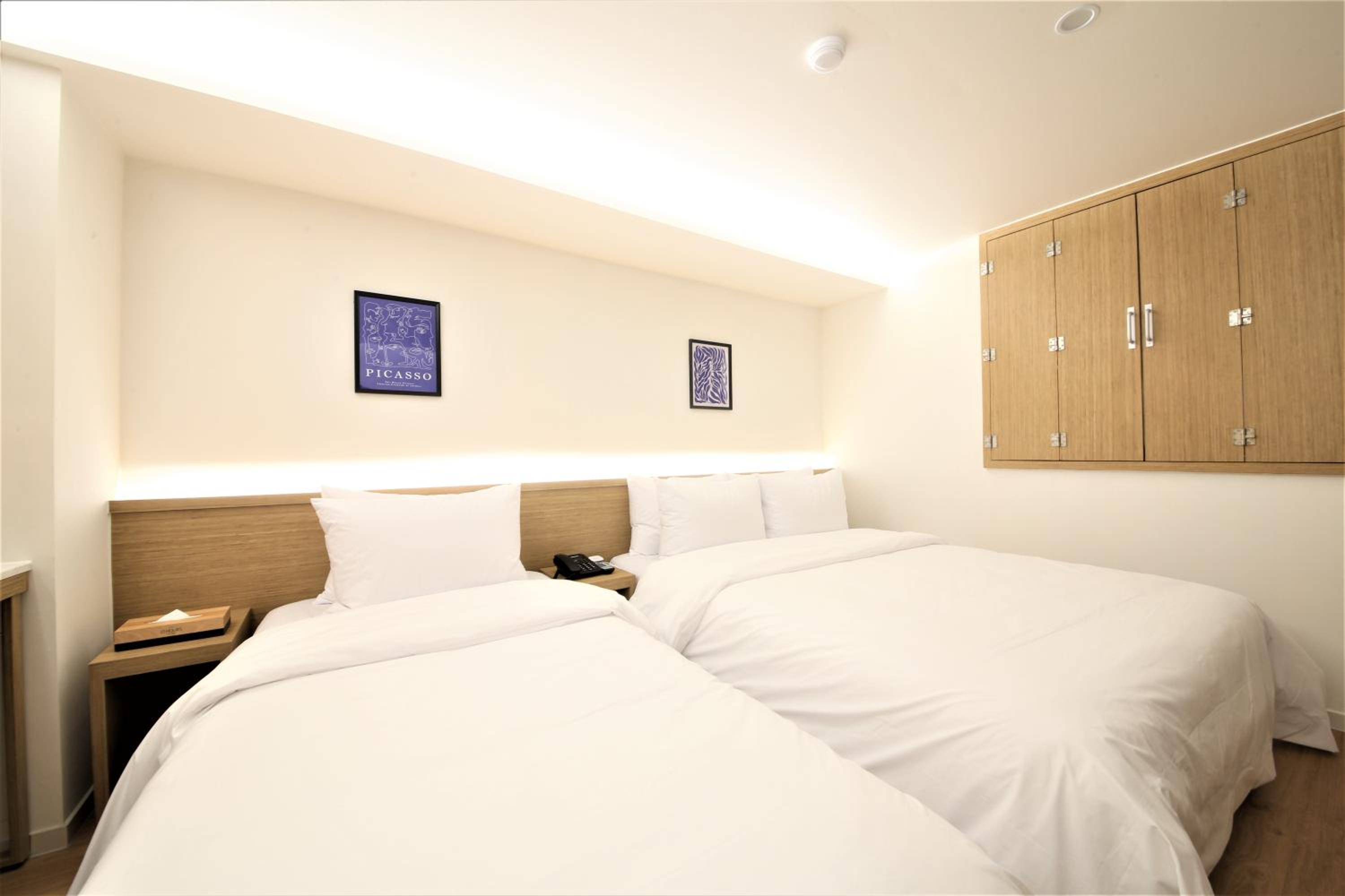 Deluxe Twin Room - Photo 2