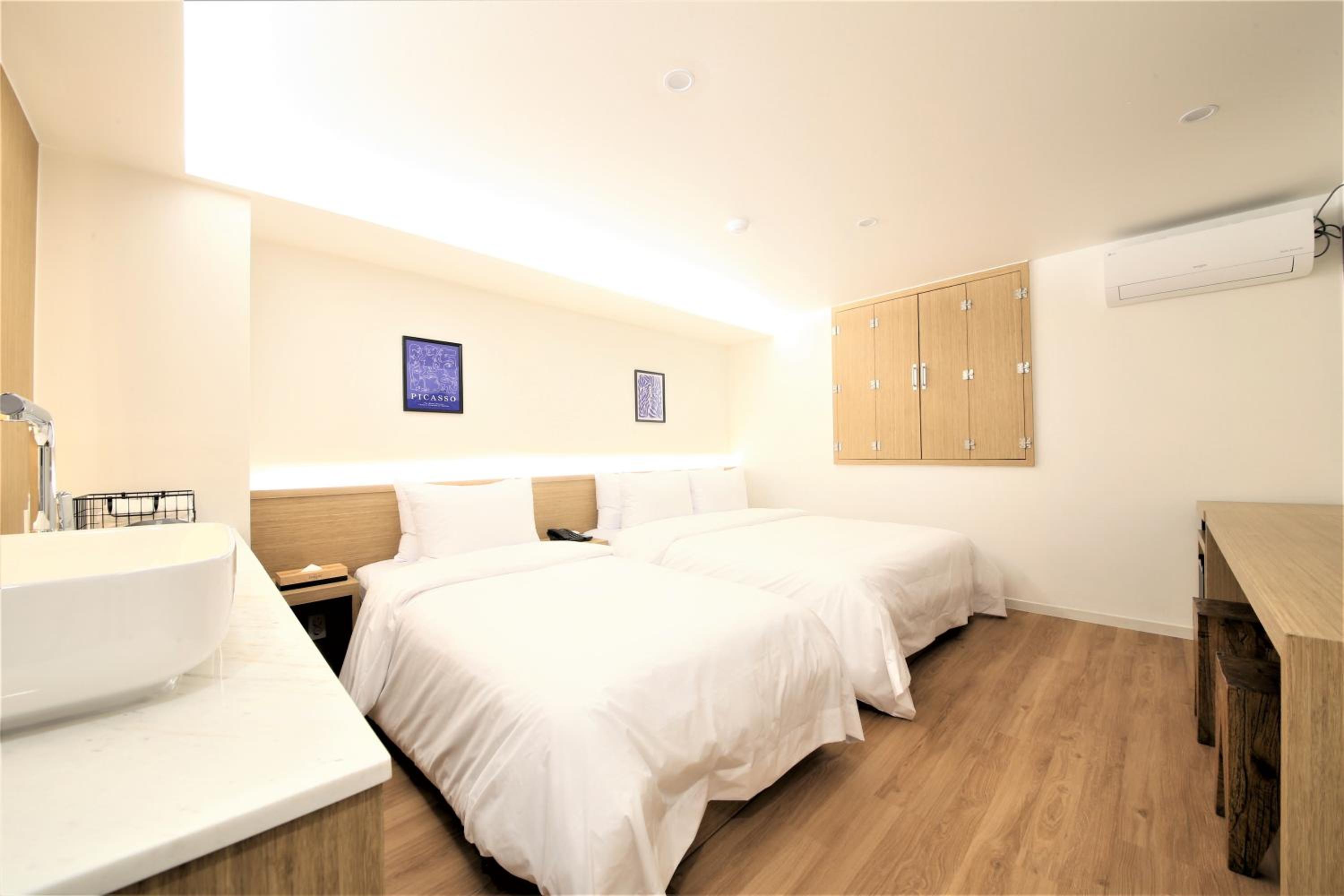Deluxe Twin Room - Photo 3