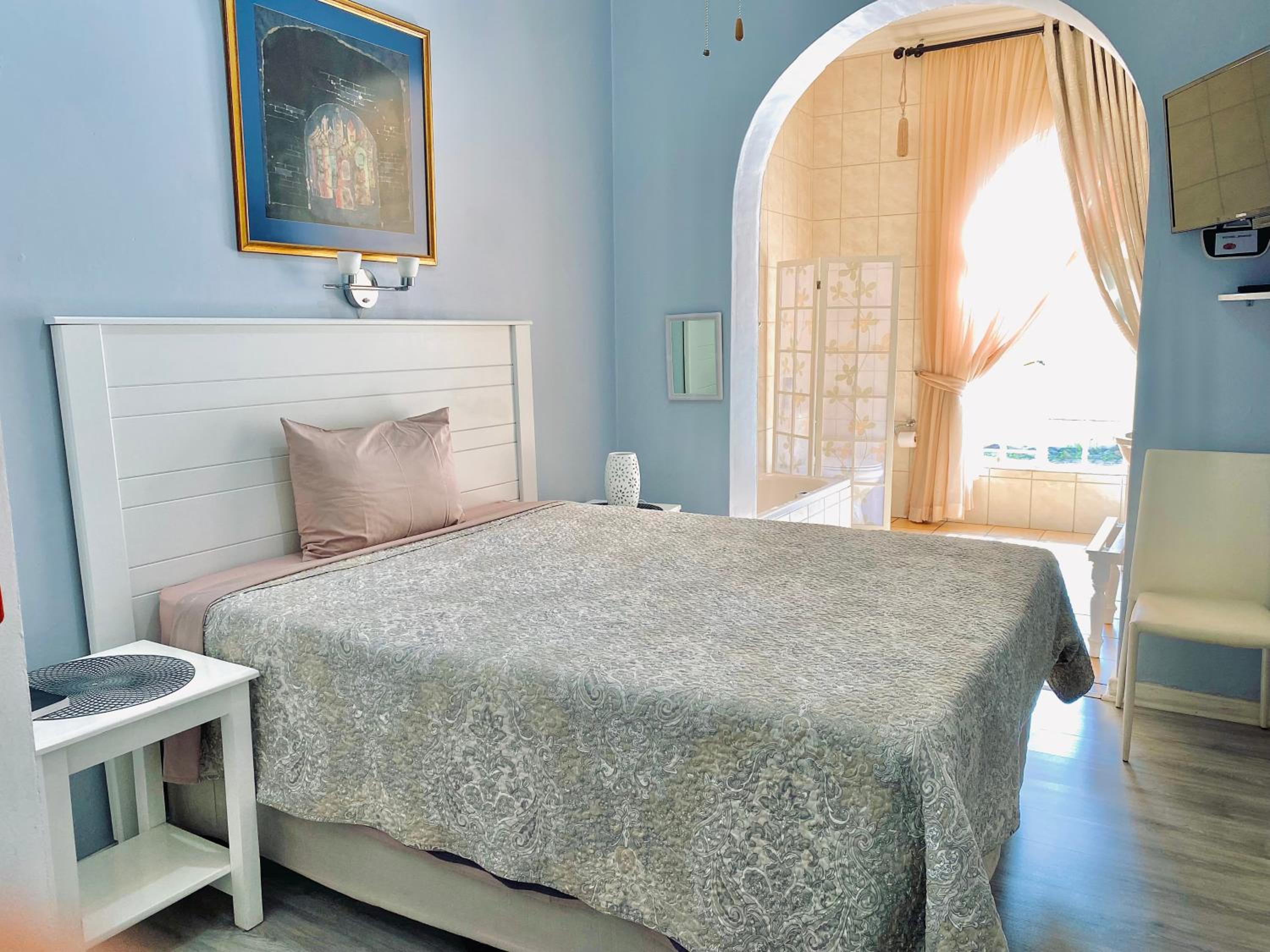 Queen Room photo 1