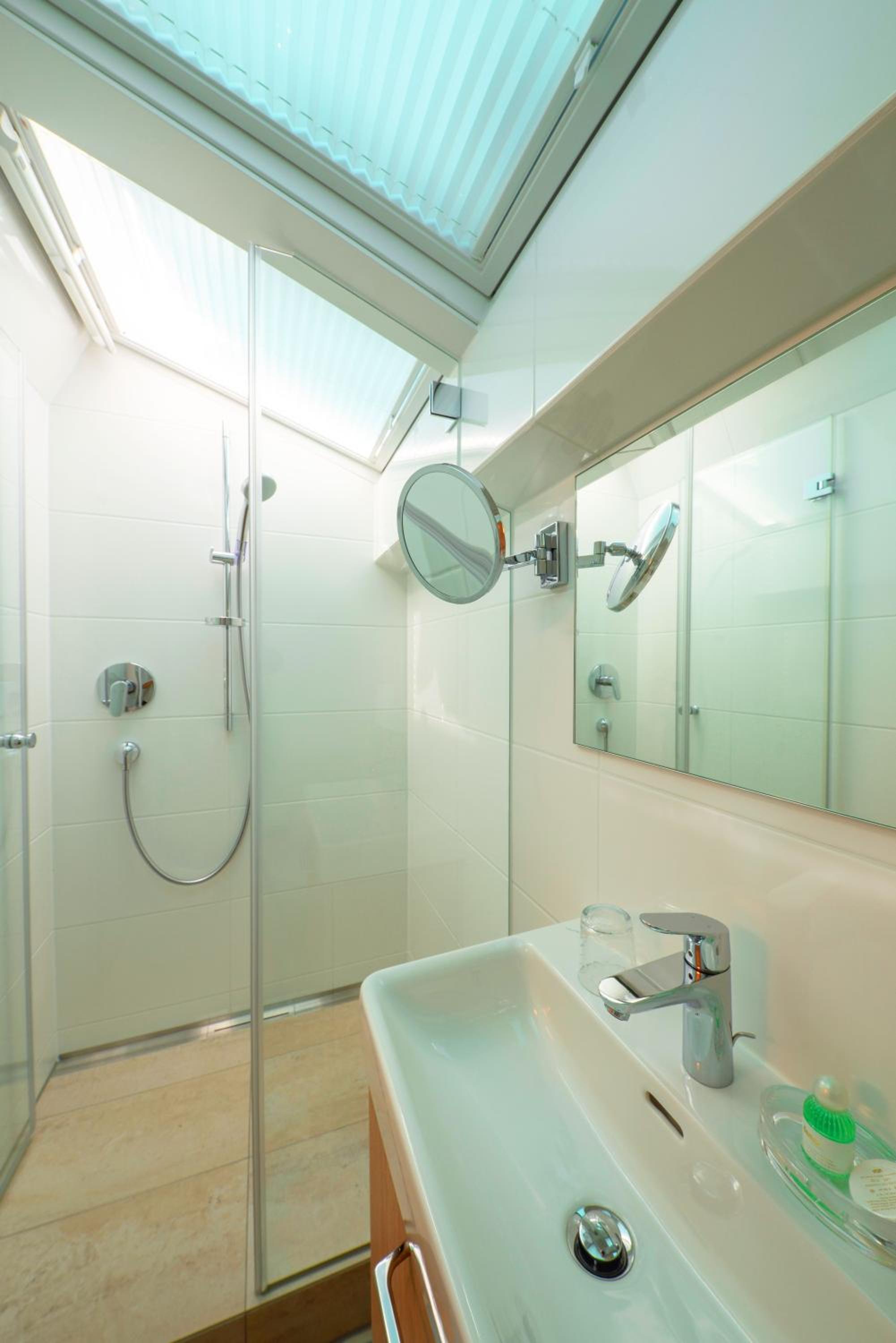 Single Room with Shower photo 3
