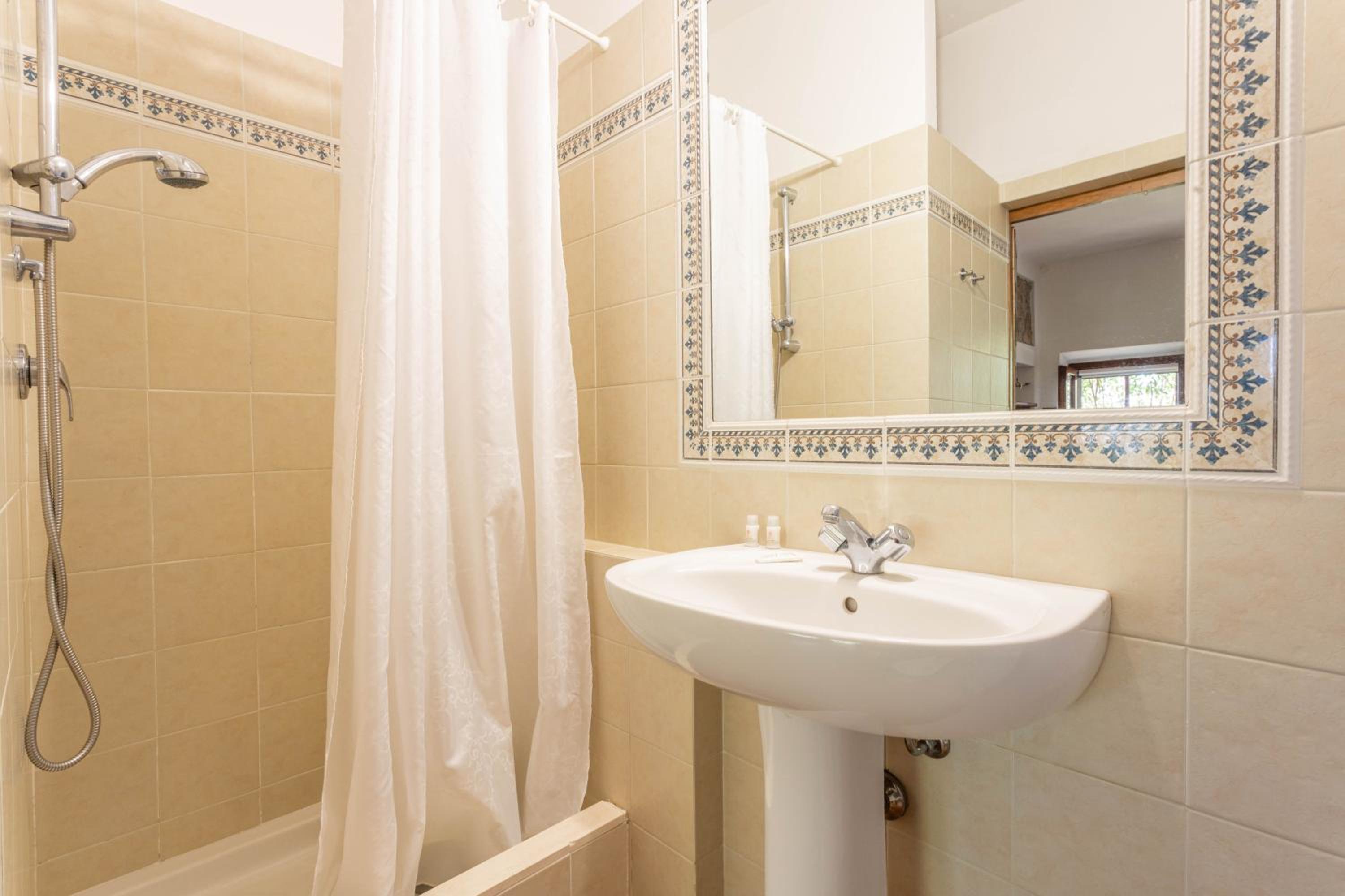 One-Bedroom Apartment with Garden View photo 2