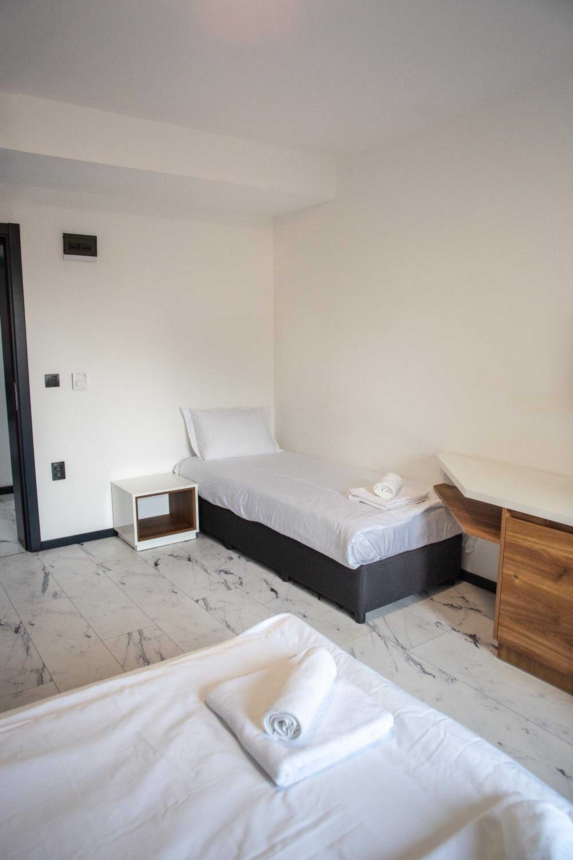 Deluxe Double Room - Photo 8