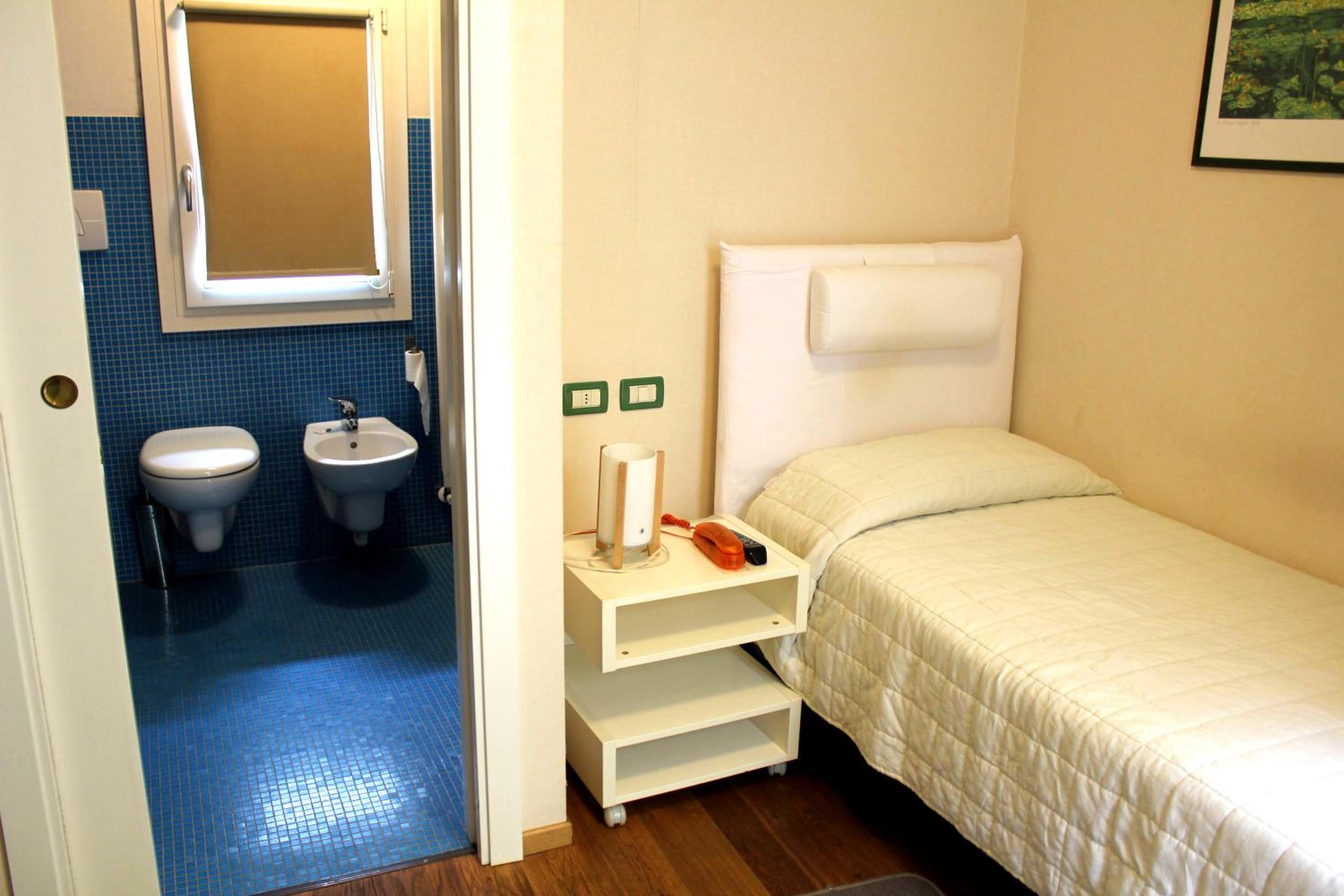 Single Room photo 1
