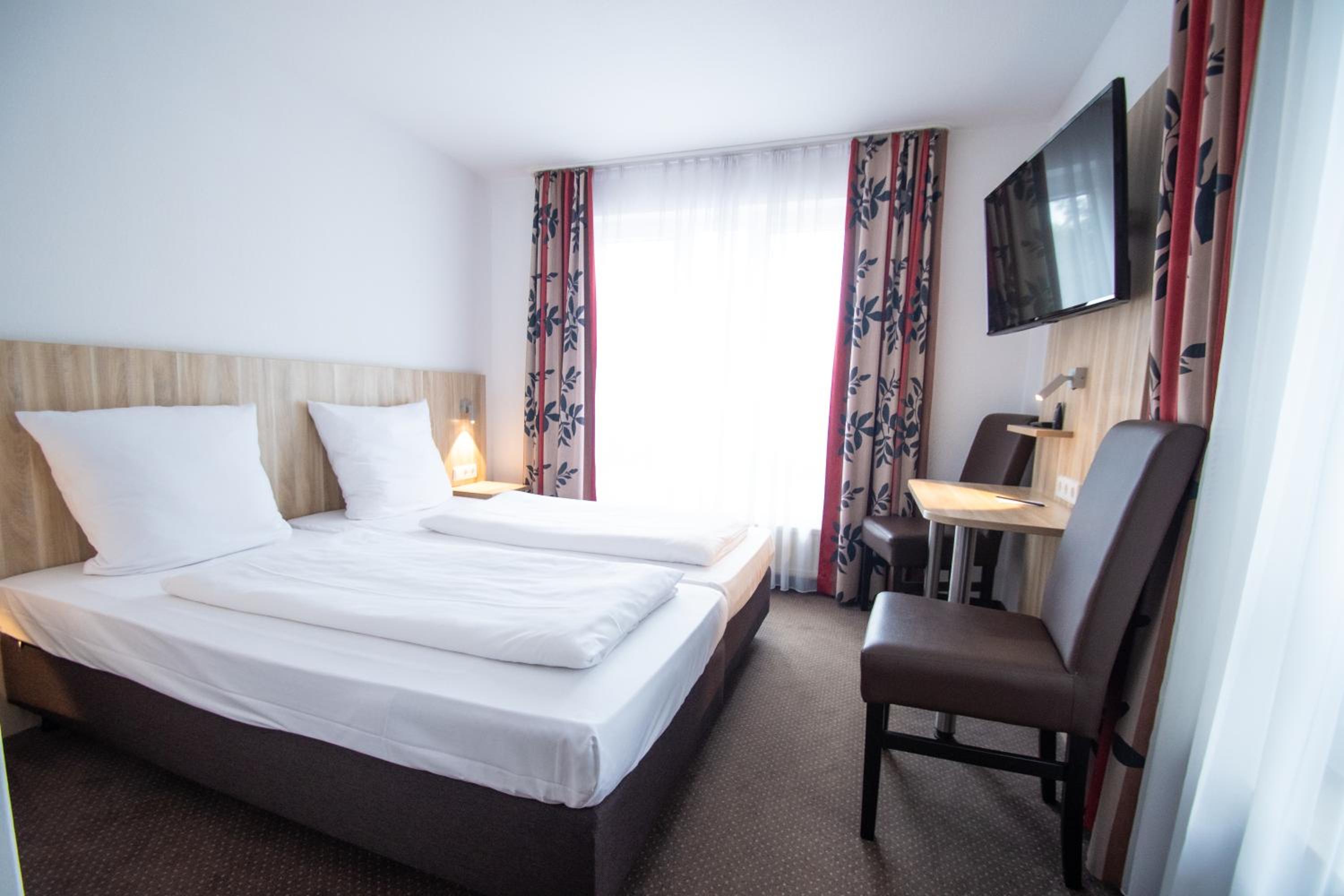 Standard Double Room - Photo 10
