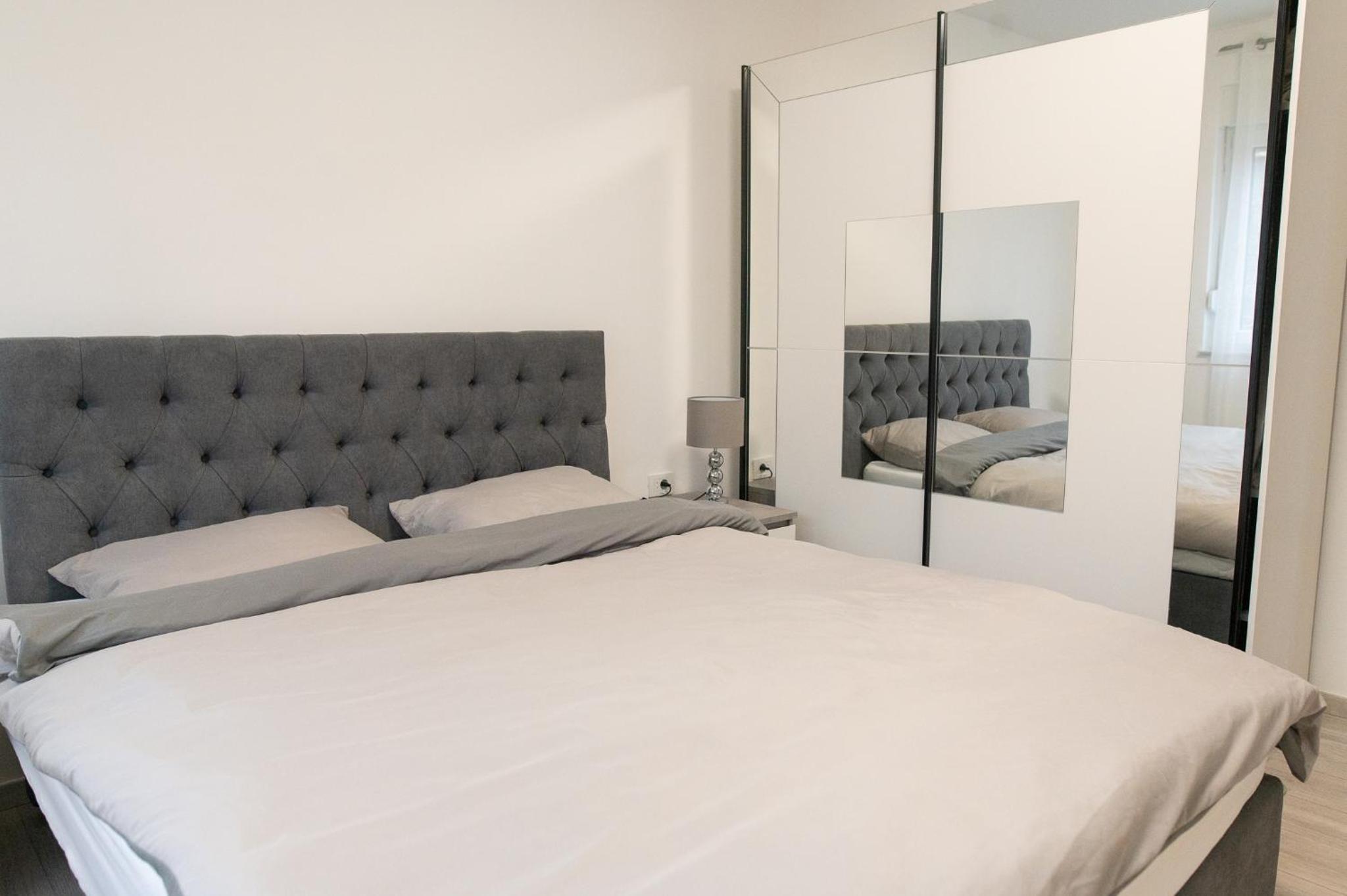 One-Bedroom Apartment photo 1