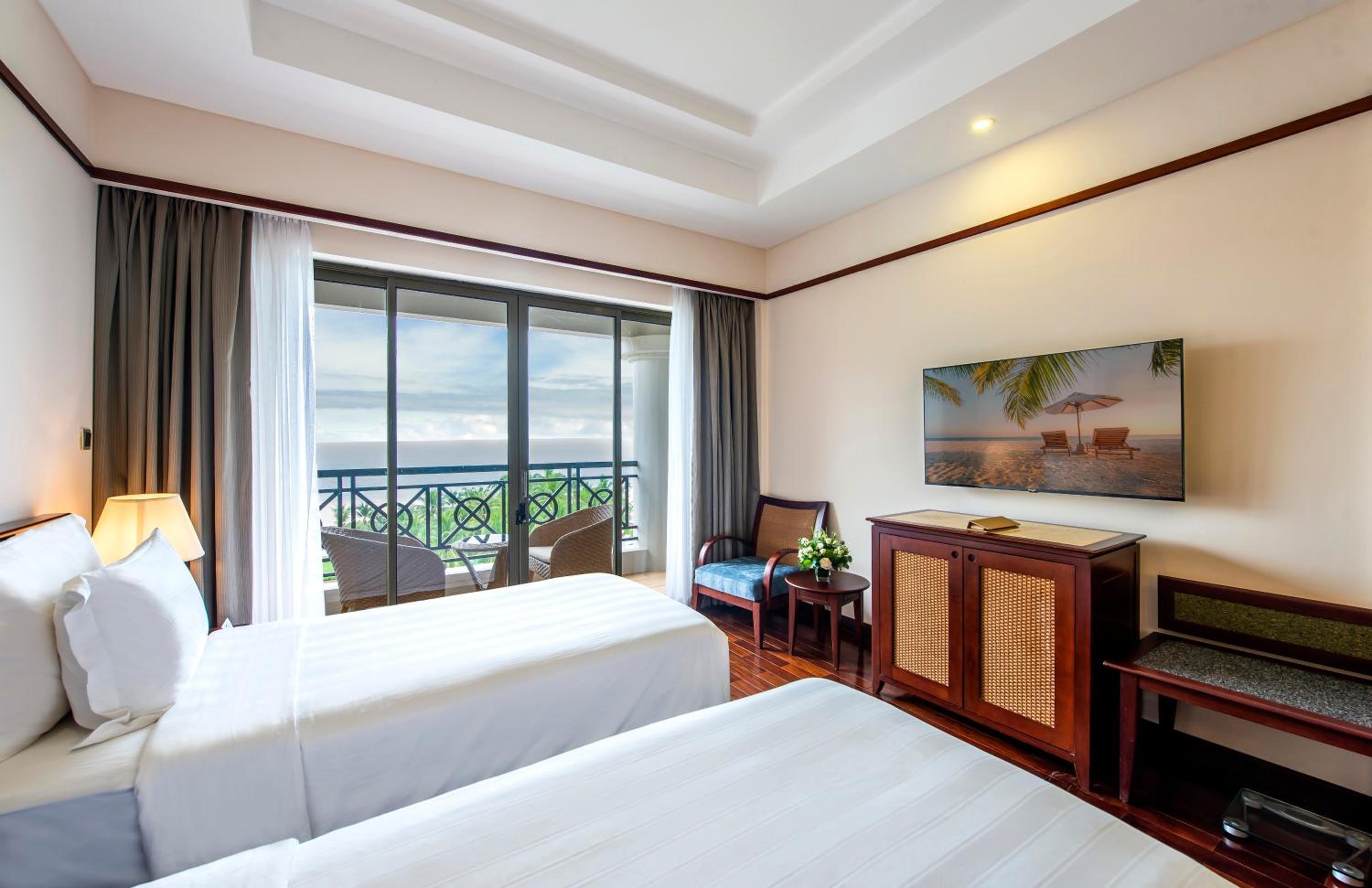 Deluxe Ocean View Twin Bed photo 3