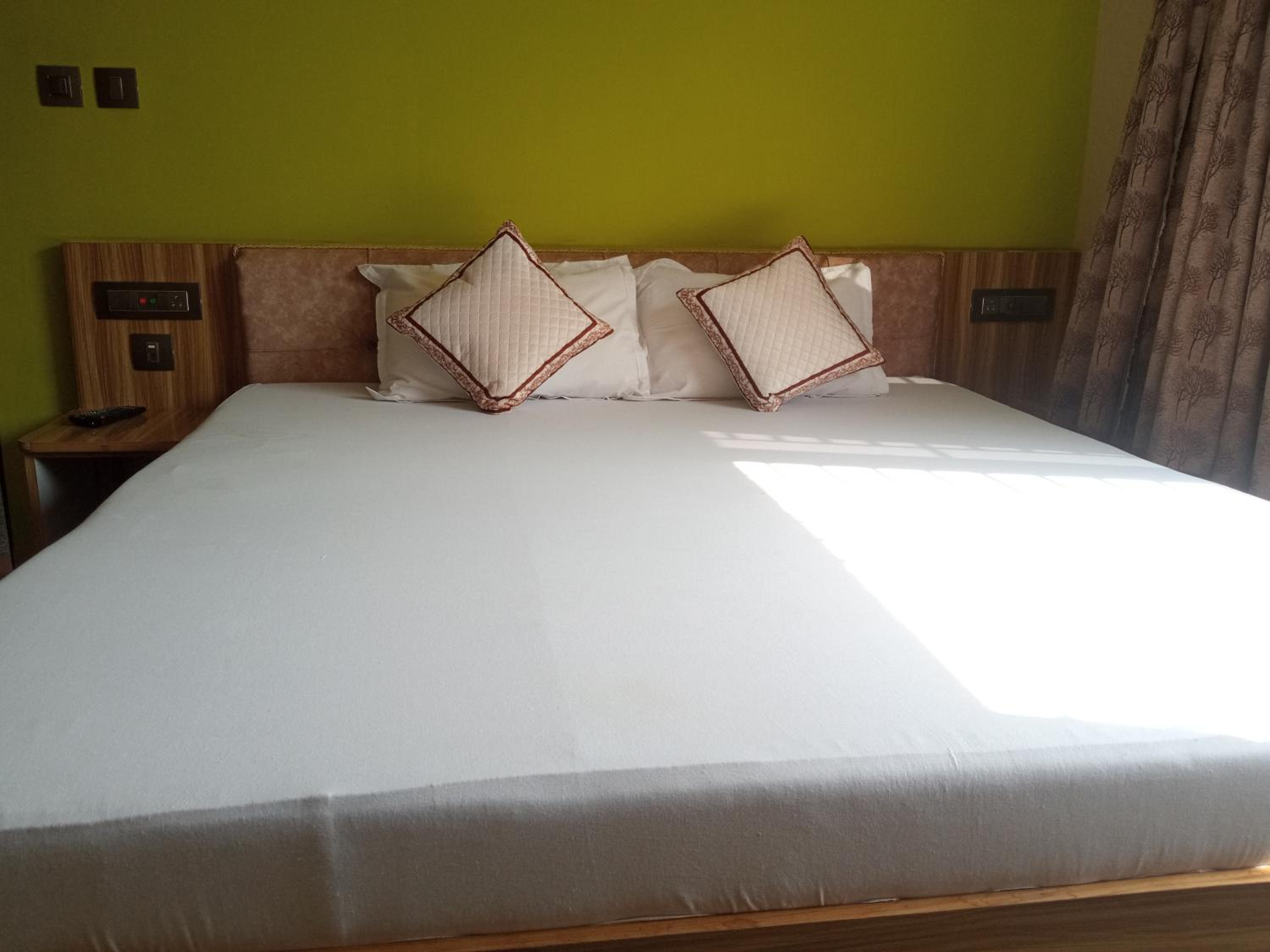 Standard Double or Twin Room - Photo 2