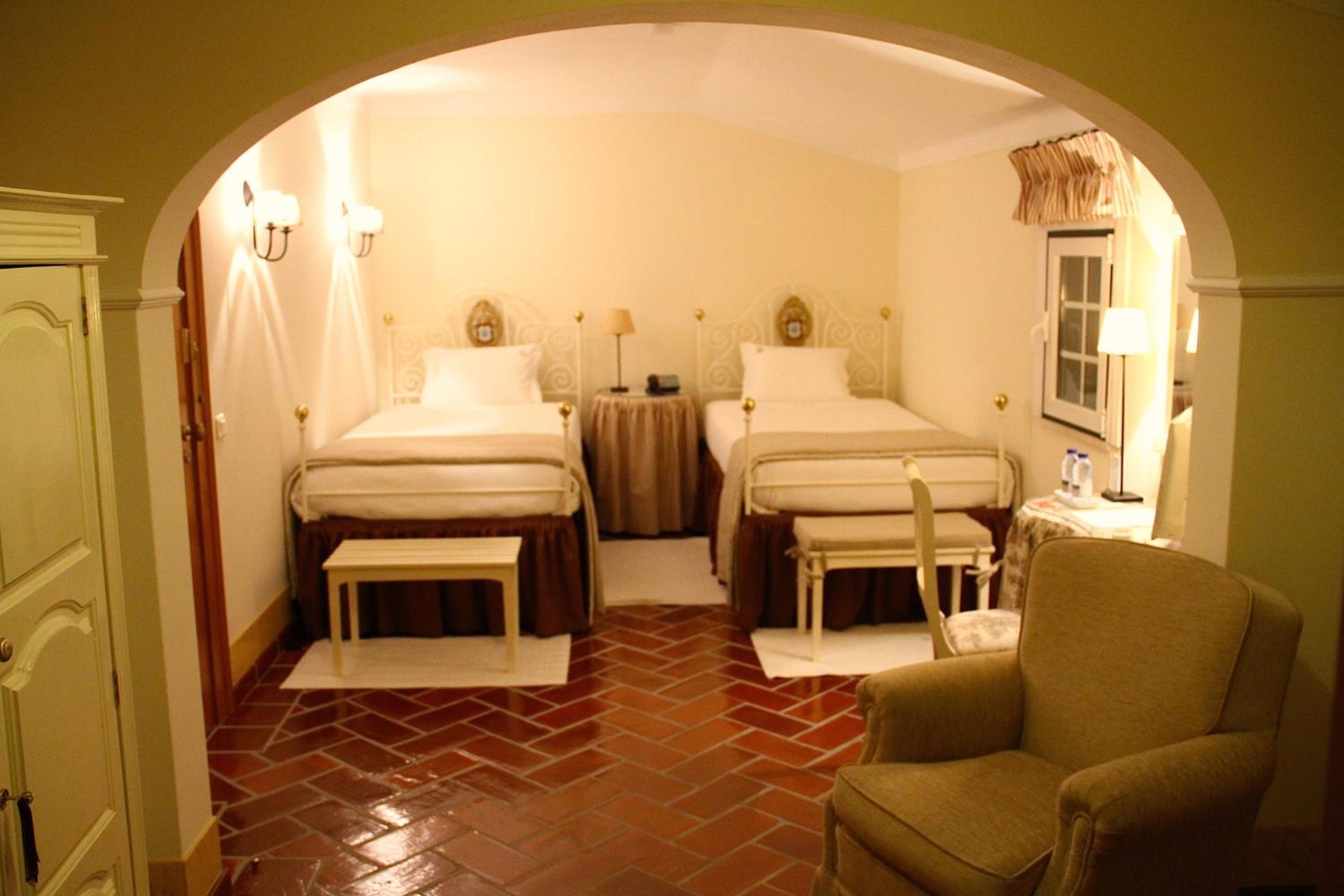 Twin Room - Photo 10
