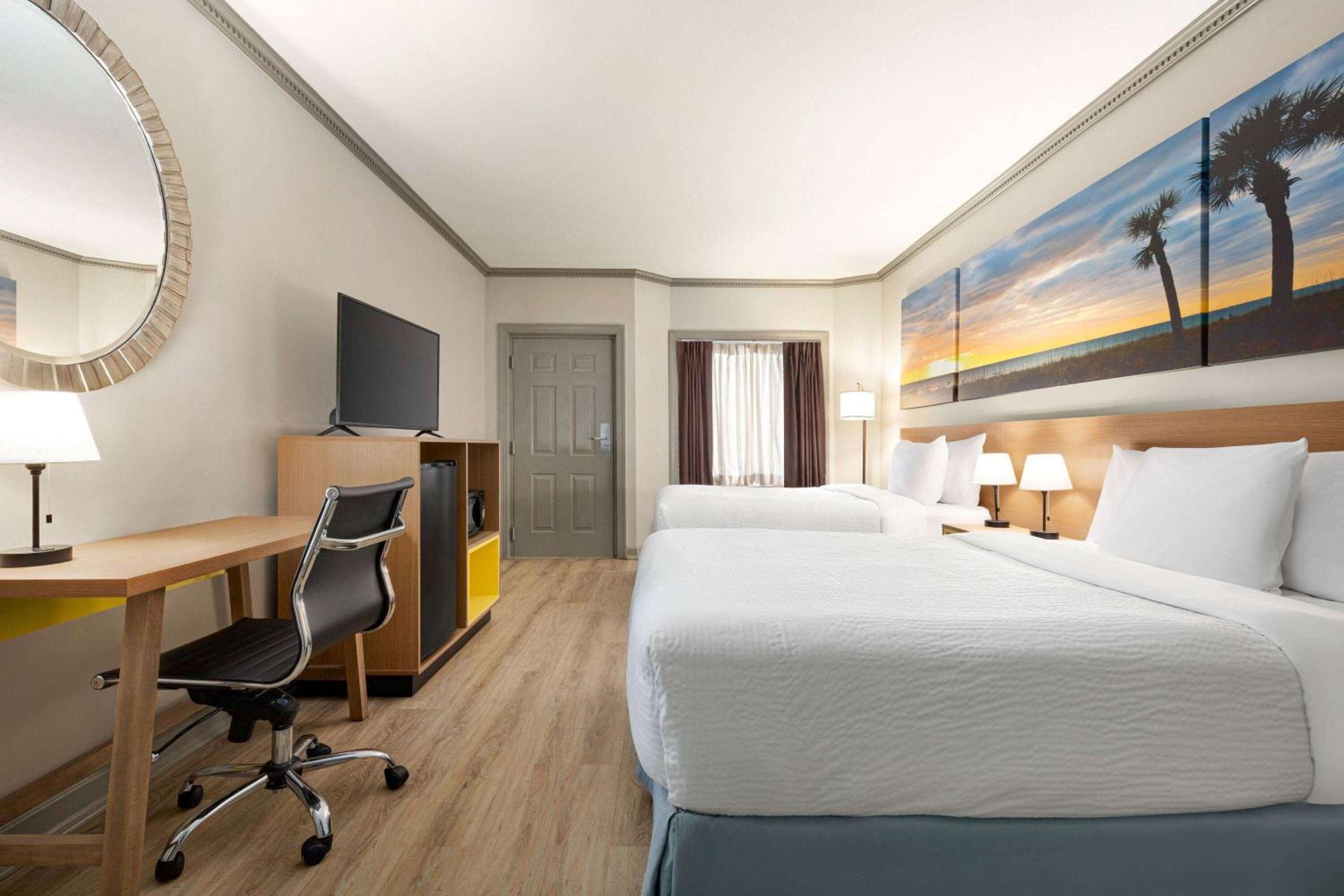 Double Room with Two Double Beds and Bath Tub - Mobility Accessible/Non-Smoking - Photo 3