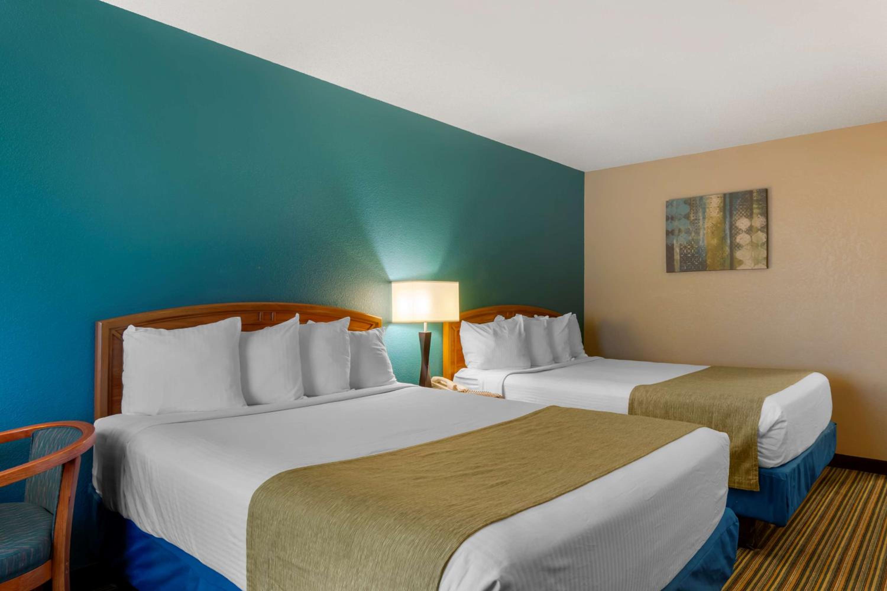 Queen Room with Two Queen Beds and Bath Tub - Disability Access/Non-Smoking  - Photo 1
